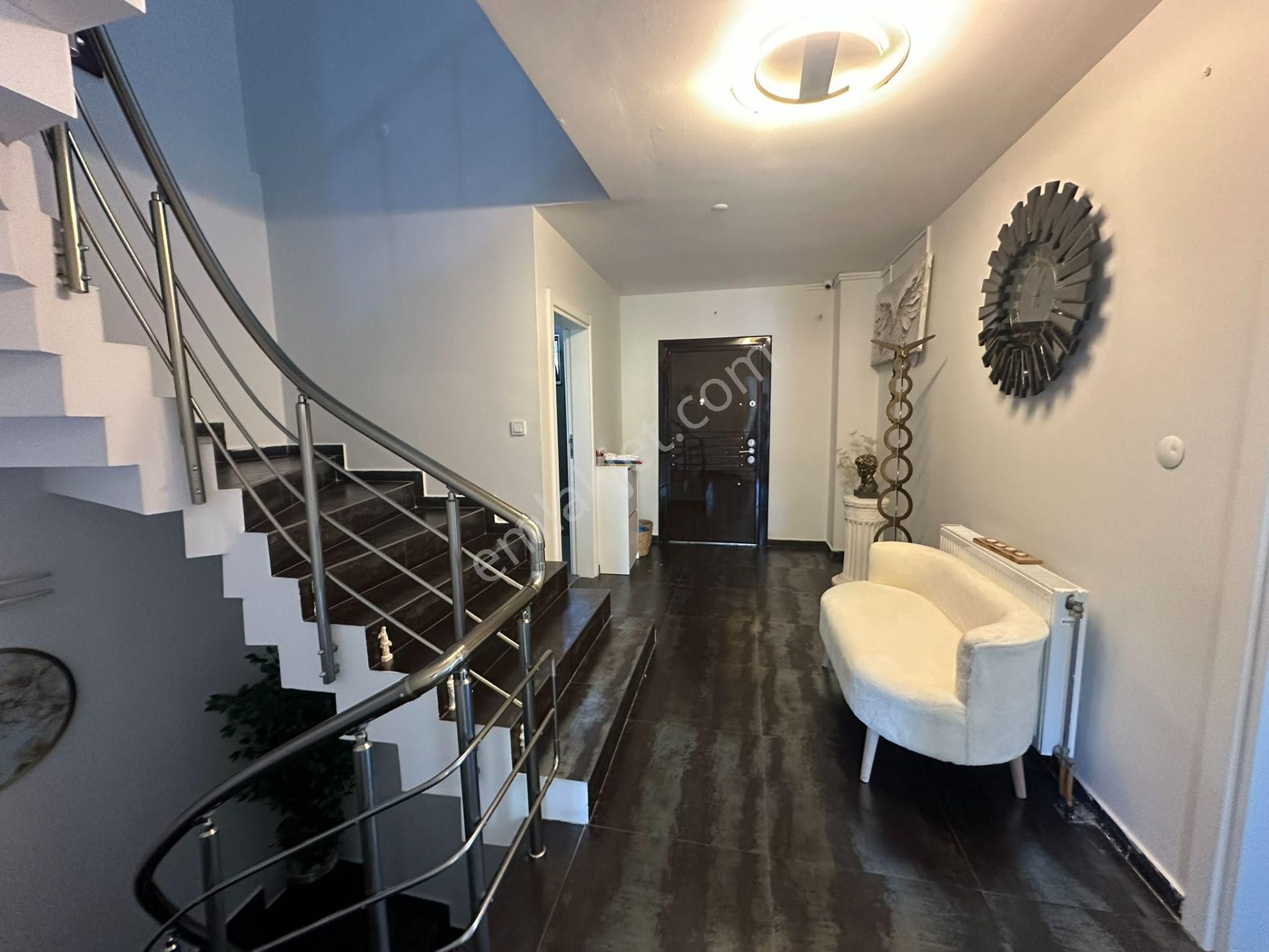 *rw Perfect*zekeriyaköy Merkezde Kiralık 3+2 Odalı İkiz Villa