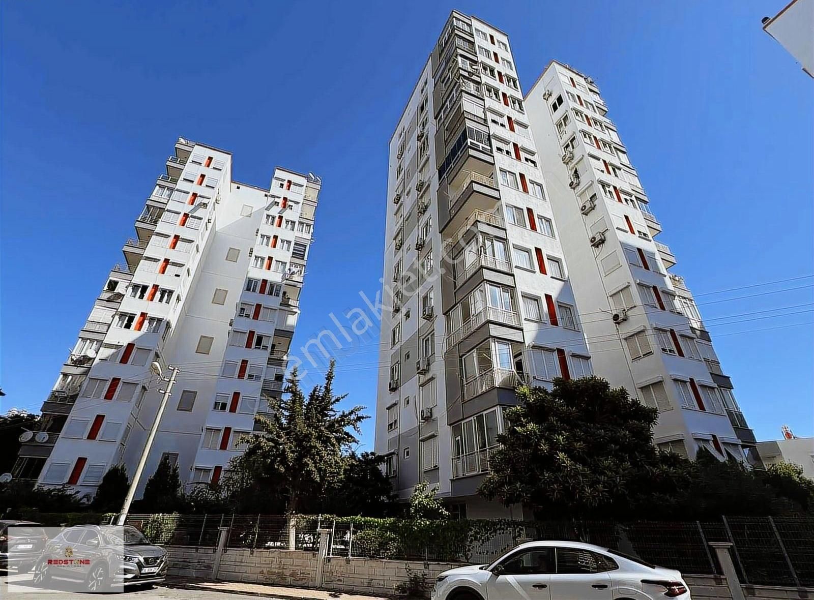 Güzeloba'da Site İçerisinde 3+1 Geniş Dubleks Daire