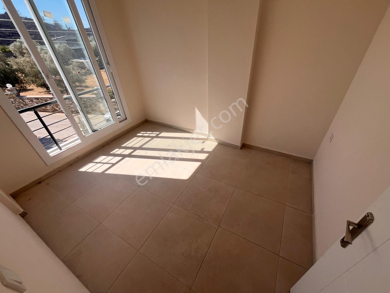 Seferihisar Payamlıda Geniş Bahçeli Sıfır 3+1 Yazlıklar - Görsel 21