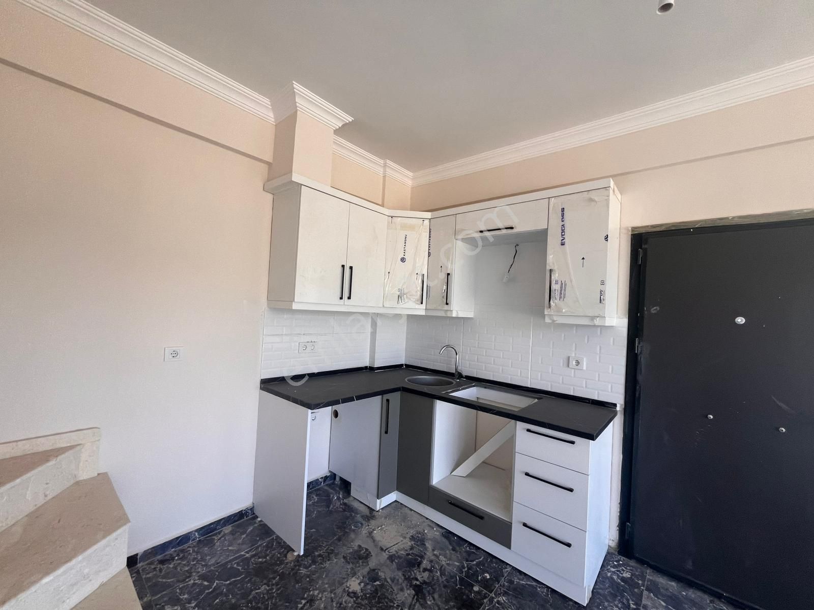 Seferihisar Payamlıda Geniş Bahçeli Sıfır 3+1 Yazlıklar - Görsel 9