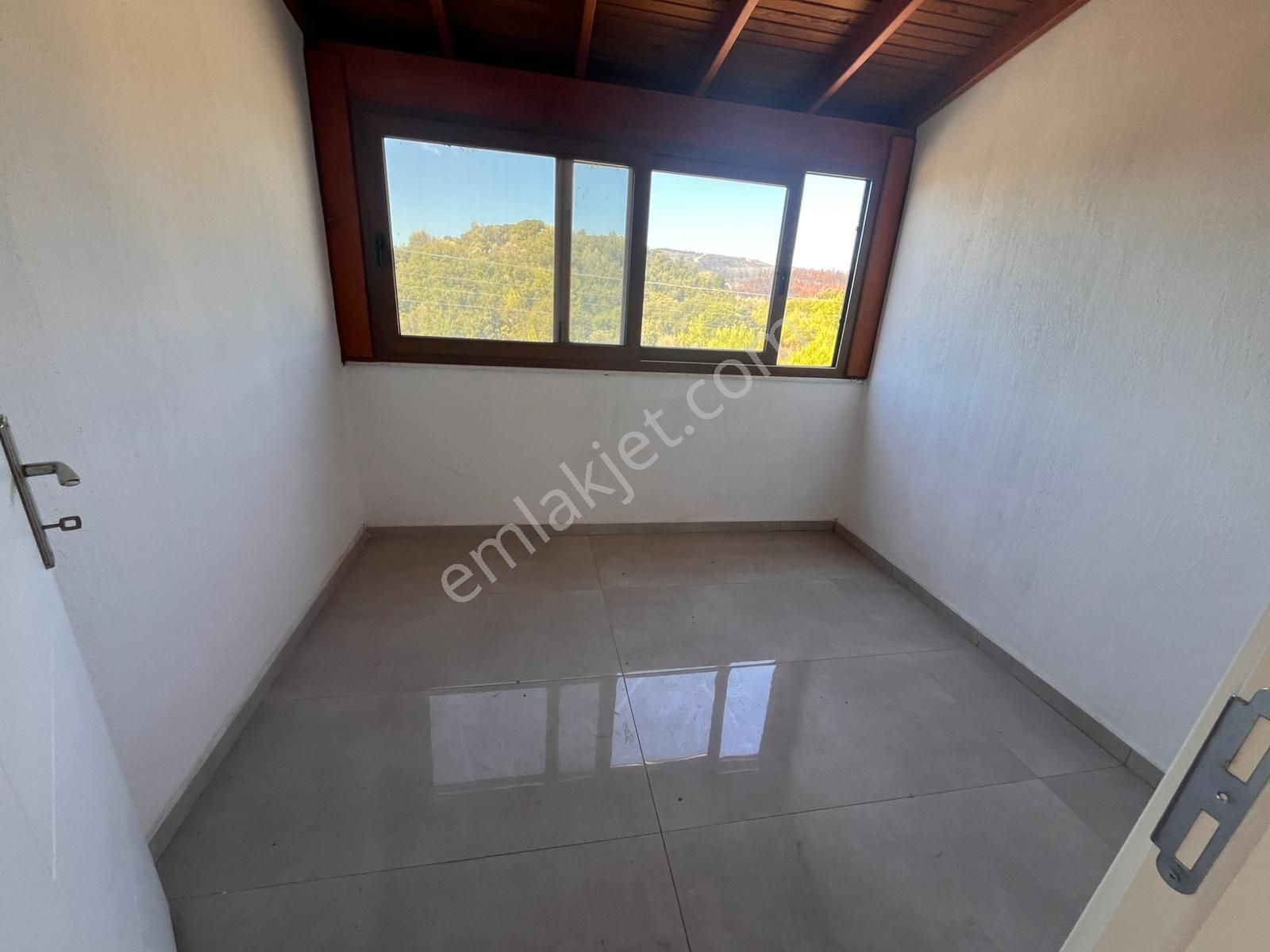 Seferihisar Payamlıda Geniş Bahçeli Sıfır 3+1 Yazlıklar - Görsel 18