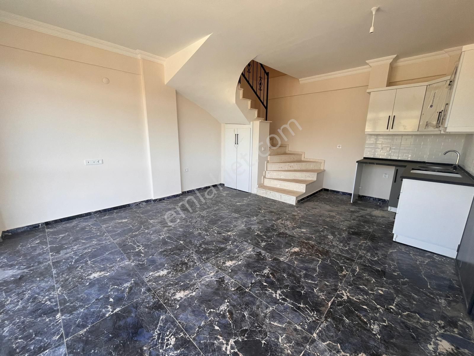 Seferihisar Payamlıda Geniş Bahçeli Sıfır 3+1 Yazlıklar - Görsel 8