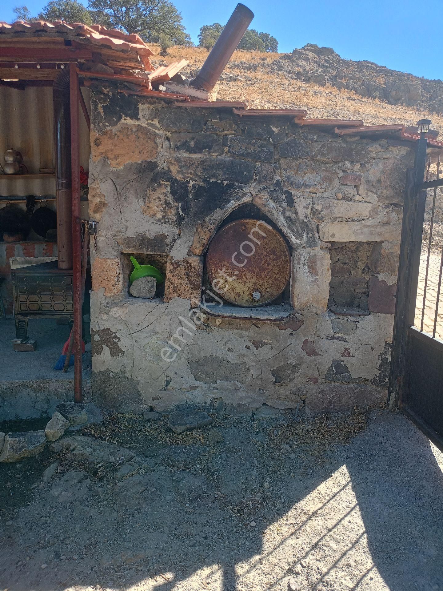 Koyuneli Mahallesi / Satılık Bahçeli Taş Ev / 5+1 / Bergama - Görsel 4