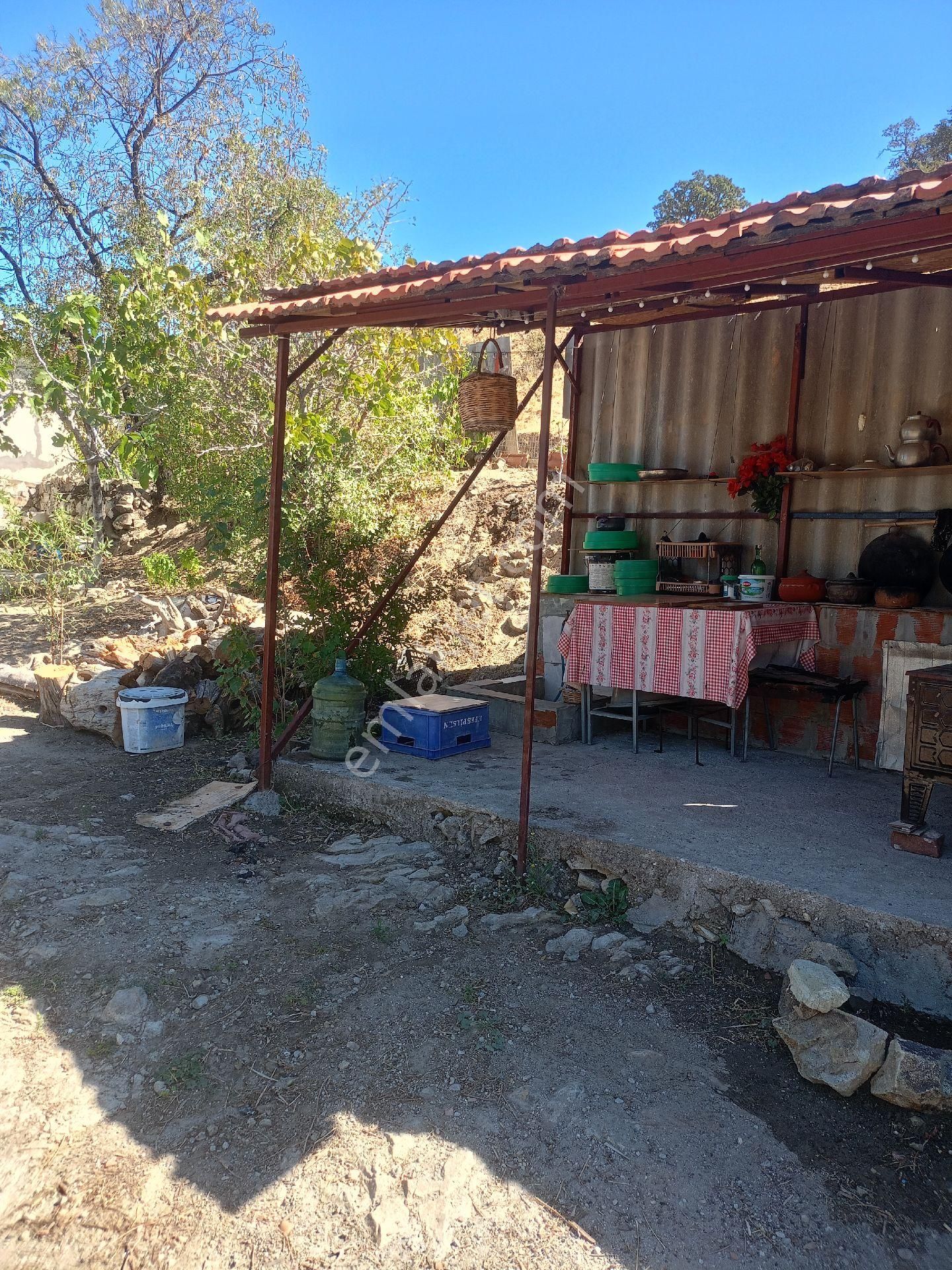 Koyuneli Mahallesi / Satılık Bahçeli Taş Ev / 5+1 / Bergama - Görsel 5