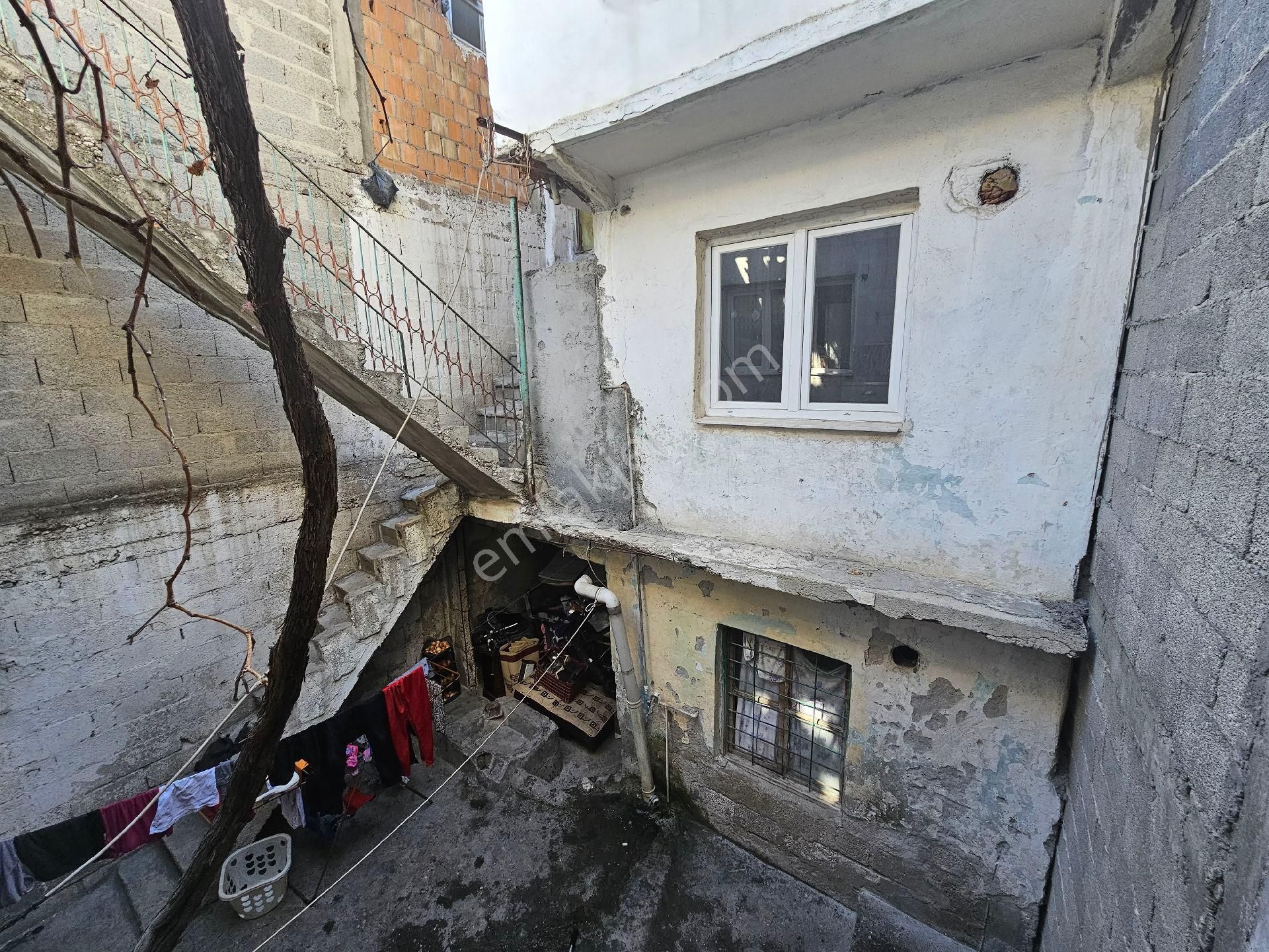 Seyhan Da Barbaros Mh Seki Çarşamba Pazarına Yakın 3 Katlı Eski Ev - Görsel 10