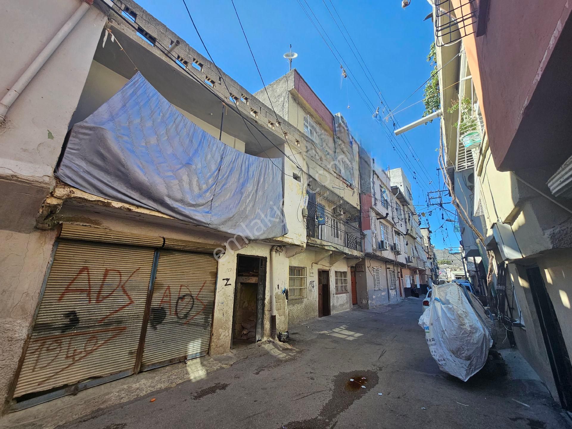 Seyhan Da Barbaros Mh Seki Çarşamba Pazarına Yakın 3 Katlı Eski Ev - Görsel 18