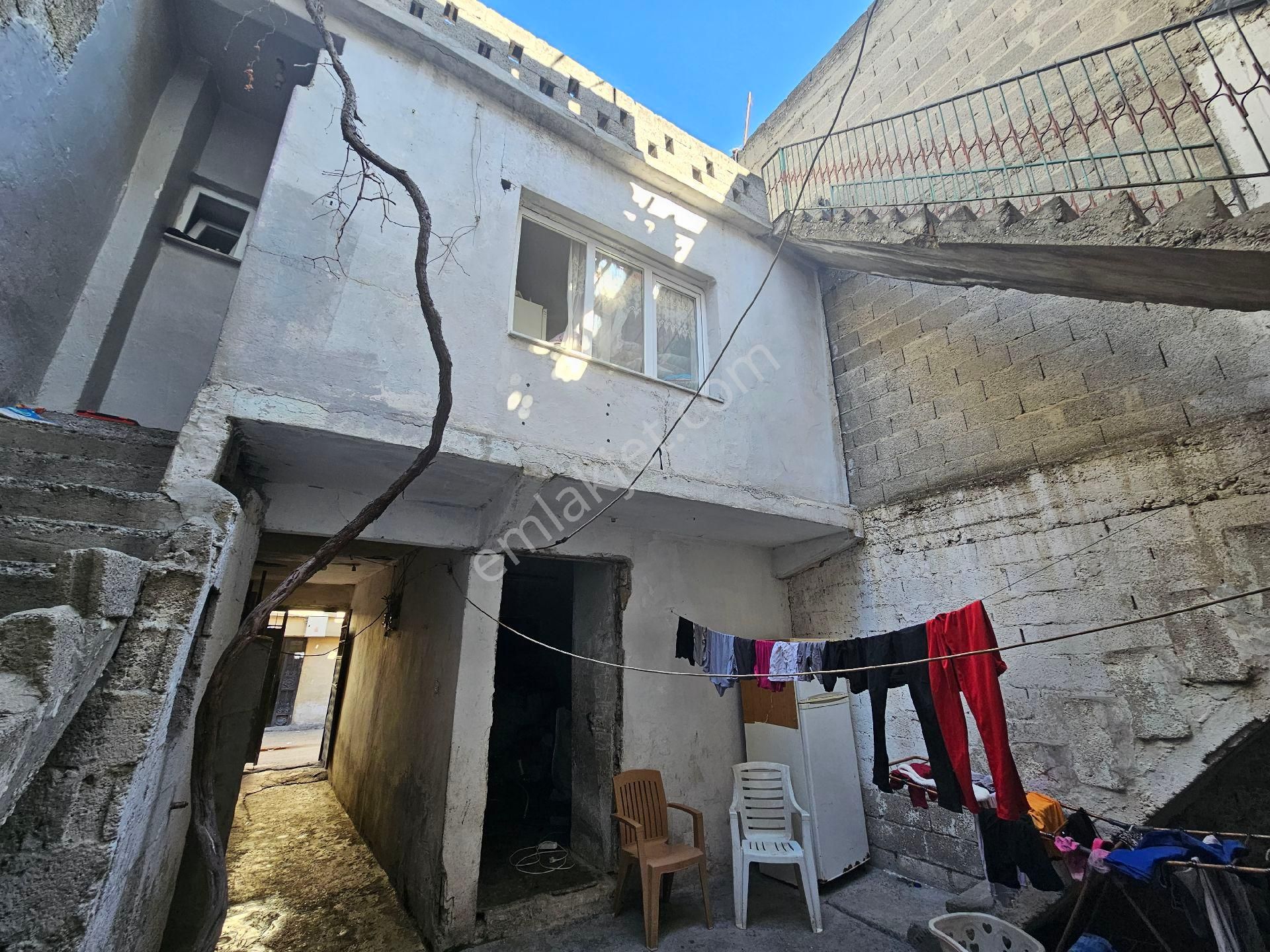 Seyhan Da Barbaros Mh Seki Çarşamba Pazarına Yakın 3 Katlı Eski Ev - Görsel 4