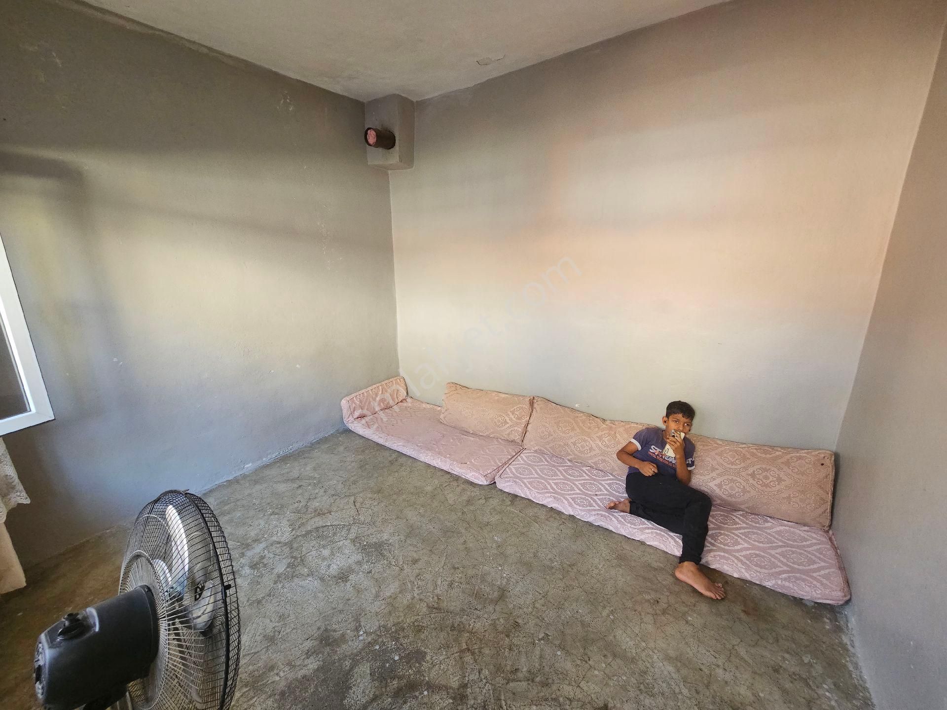 Seyhan Da Barbaros Mh Seki Çarşamba Pazarına Yakın 3 Katlı Eski Ev - Görsel 7