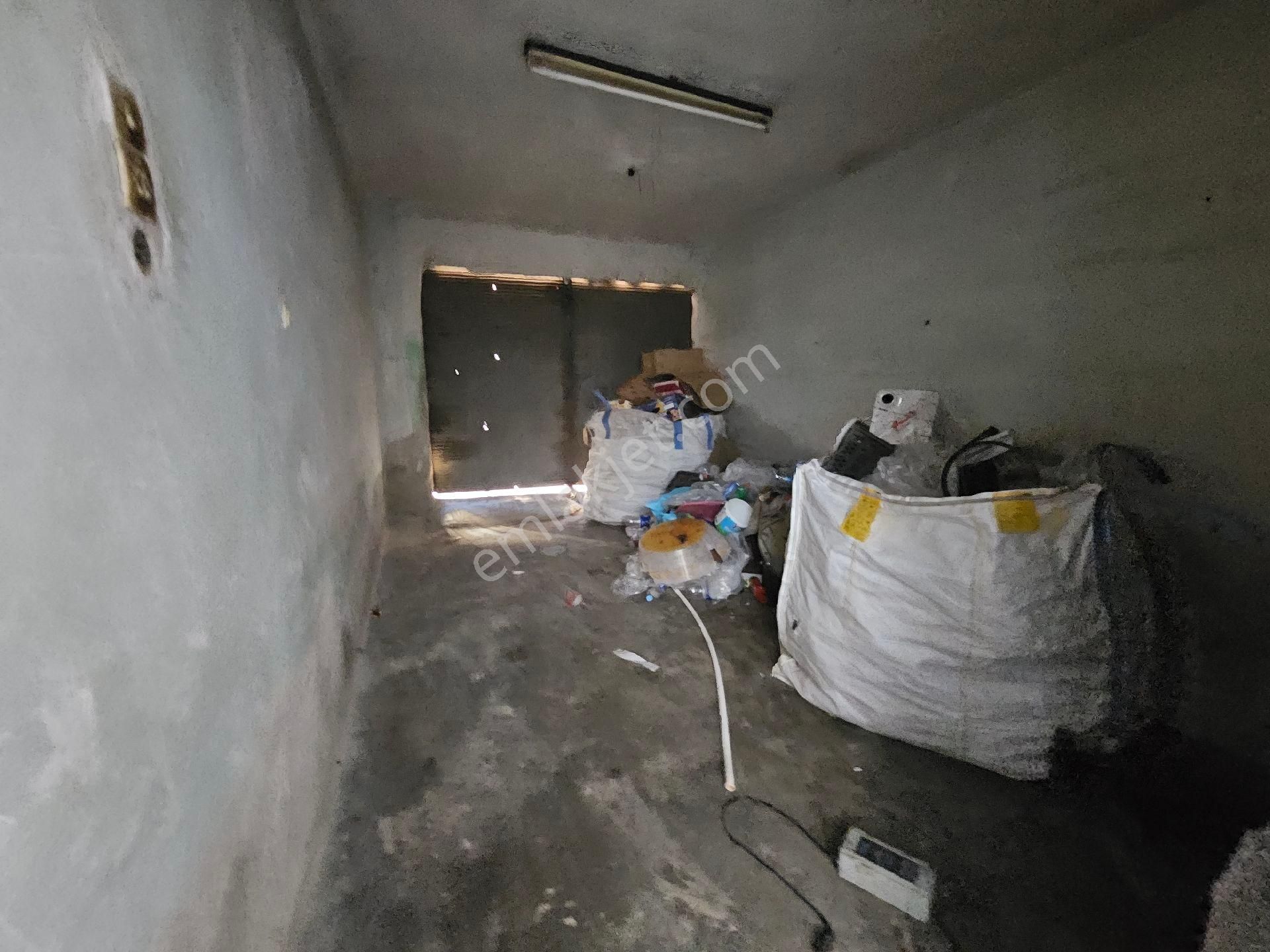 Seyhan Da Barbaros Mh Seki Çarşamba Pazarına Yakın 3 Katlı Eski Ev - Görsel 17