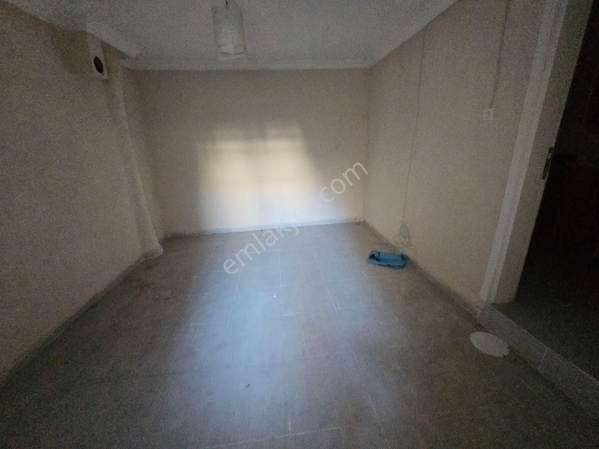 Seyhan Da Barbaros Mh Seki Çarşamba Pazarına Yakın 3 Katlı Eski Ev - Görsel 15