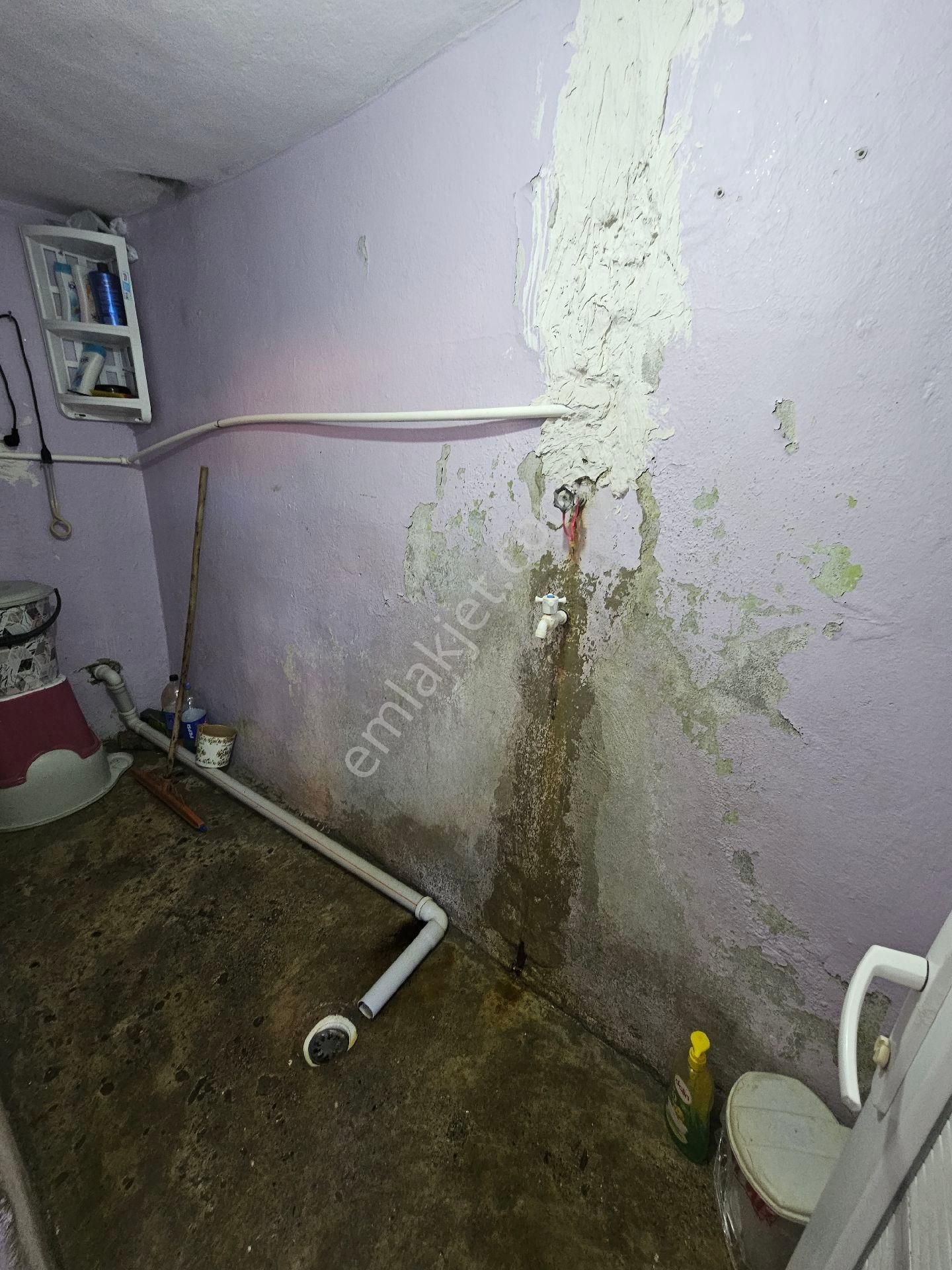 Seyhan Da Barbaros Mh Seki Çarşamba Pazarına Yakın 3 Katlı Eski Ev - Görsel 6