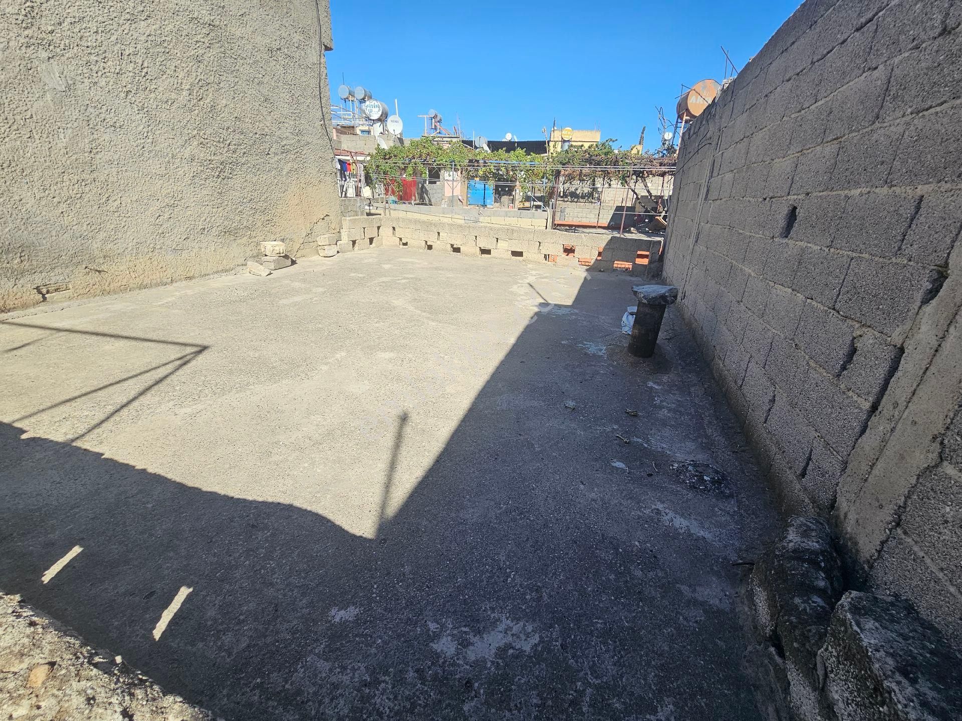 Seyhan Da Barbaros Mh Seki Çarşamba Pazarına Yakın 3 Katlı Eski Ev - Görsel 14