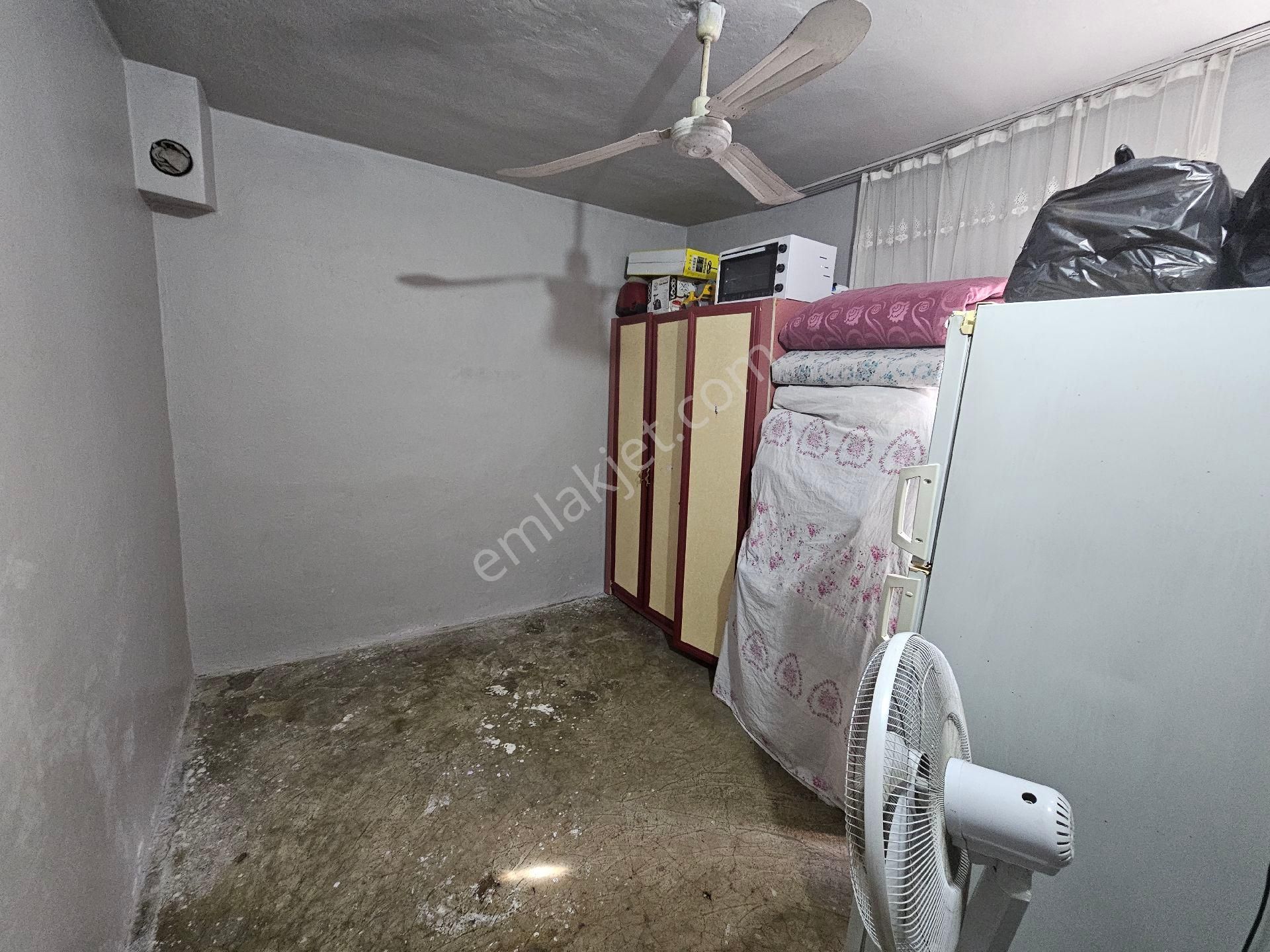 Seyhan Da Barbaros Mh Seki Çarşamba Pazarına Yakın 3 Katlı Eski Ev - Görsel 5