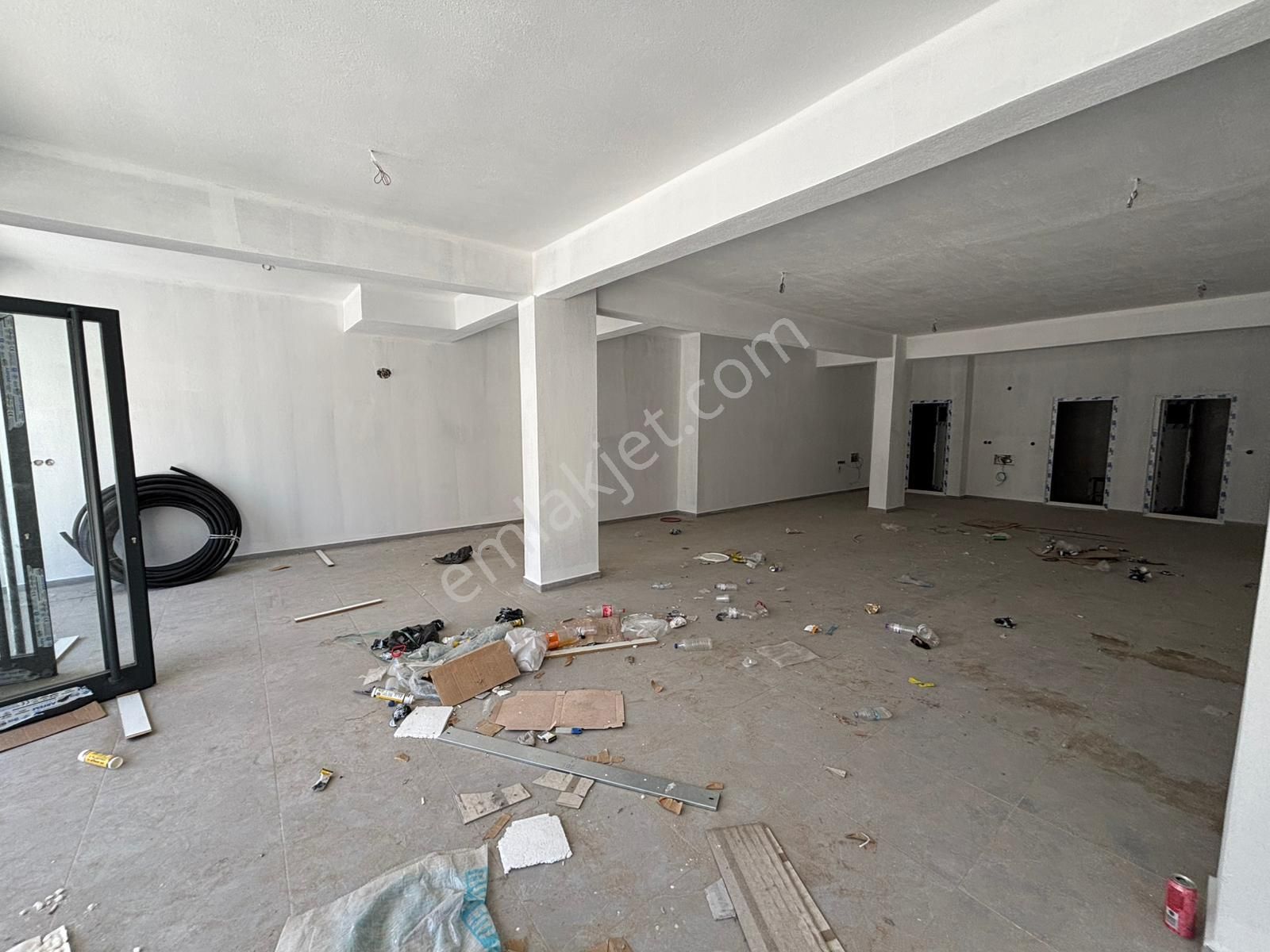 Usta Gayrimenkul'den Kiralık Cadde Üzerinde Sıfır Dükkan - Görsel 4