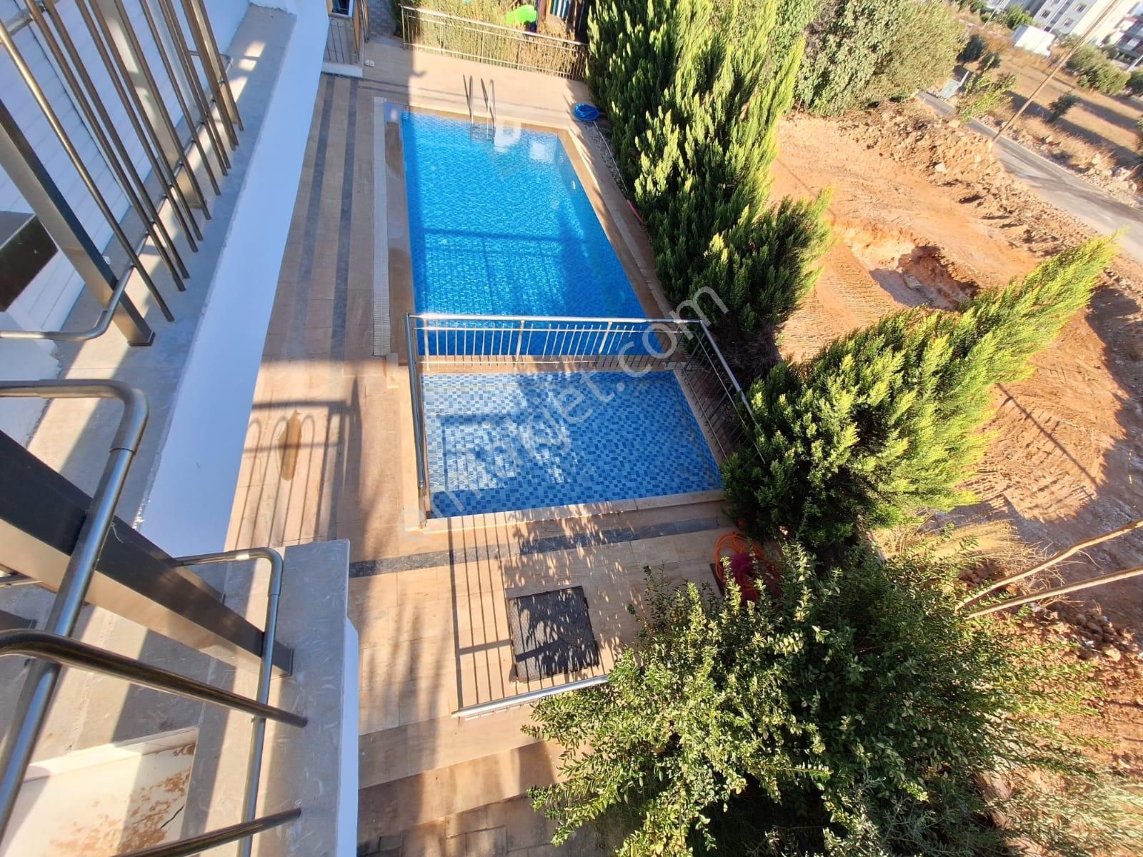 Havuzlu Çocuk Parklı 3+1 İskanlı Giyinme Odası Mevcut Köşe Daire