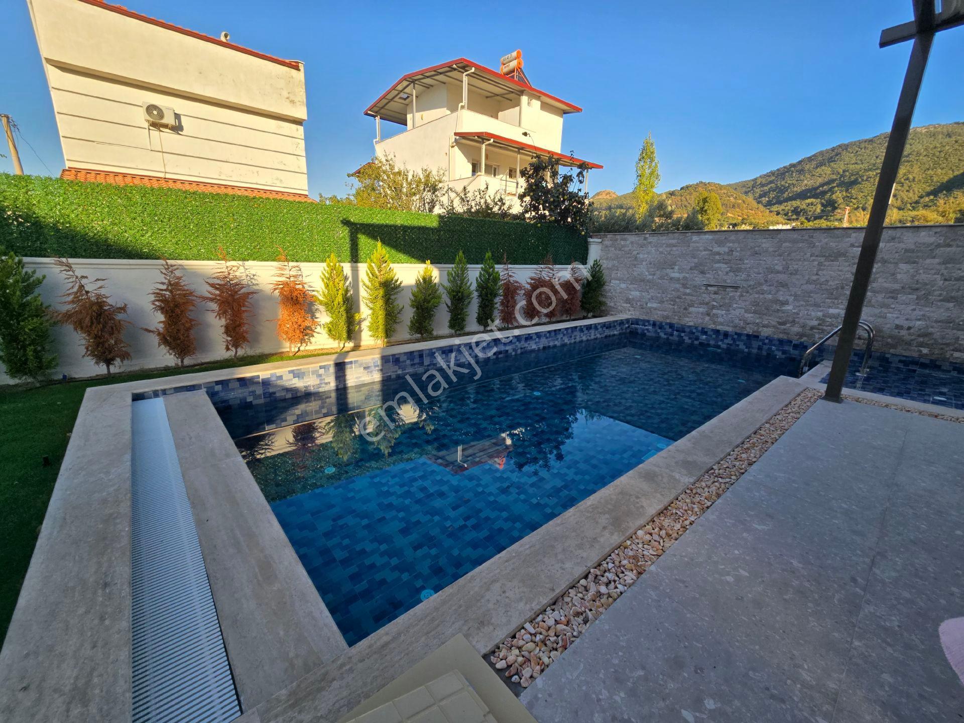 Kuşadası Davutlarda Tek Müstakil Bağımsız Özel Havuzlu 3+1 165m2 Lux Villa - Görsel 4