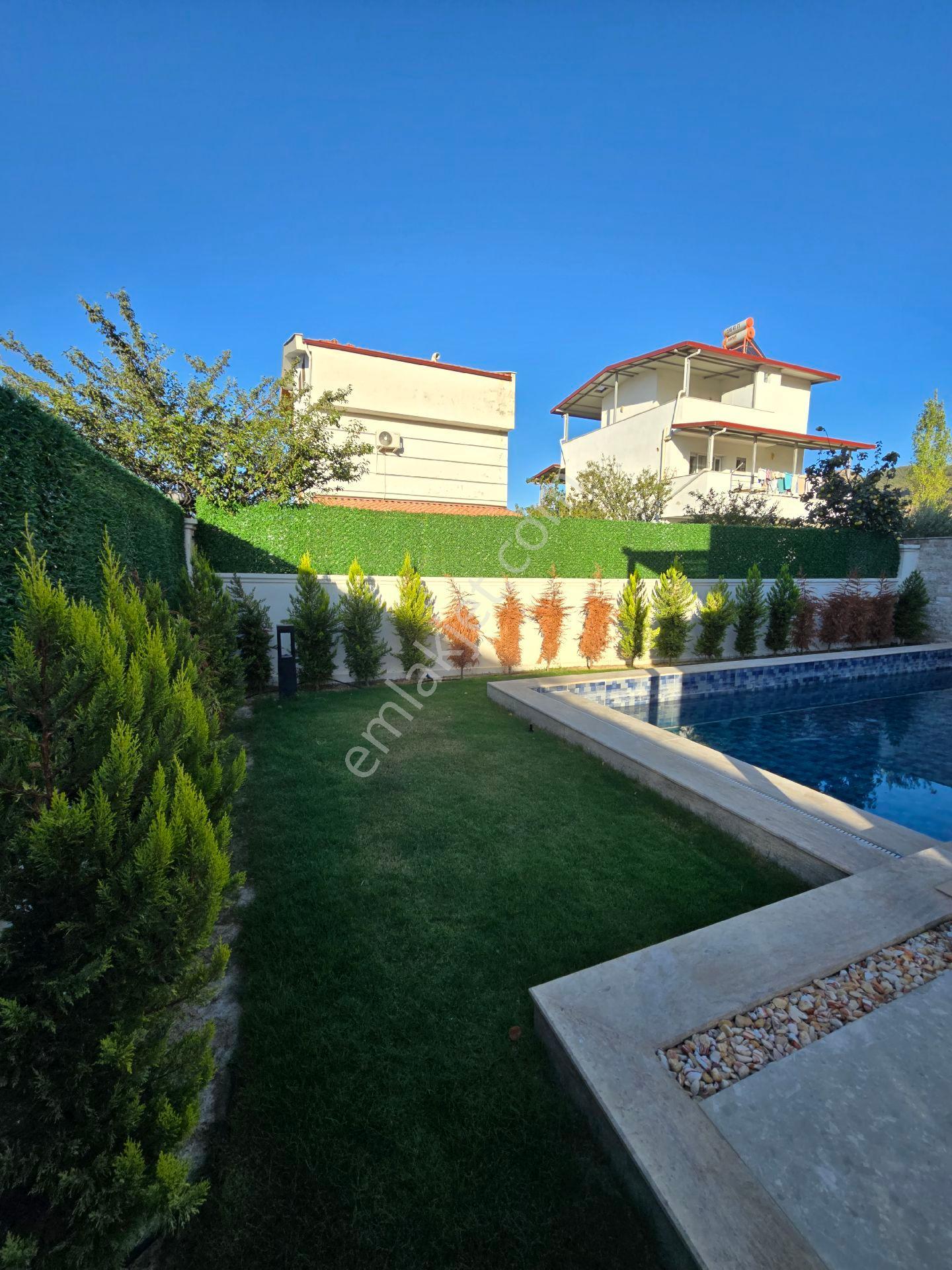 Kuşadası Davutlarda Tek Müstakil Bağımsız Özel Havuzlu 3+1 165m2 Lux Villa - Görsel 16
