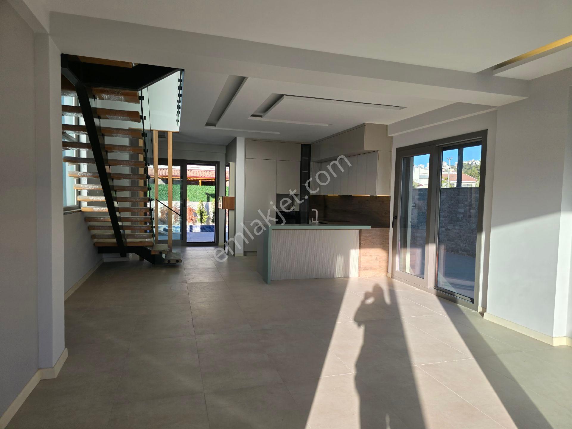 Kuşadası Davutlarda Tek Müstakil Bağımsız Özel Havuzlu 3+1 165m2 Lux Villa - Görsel 26