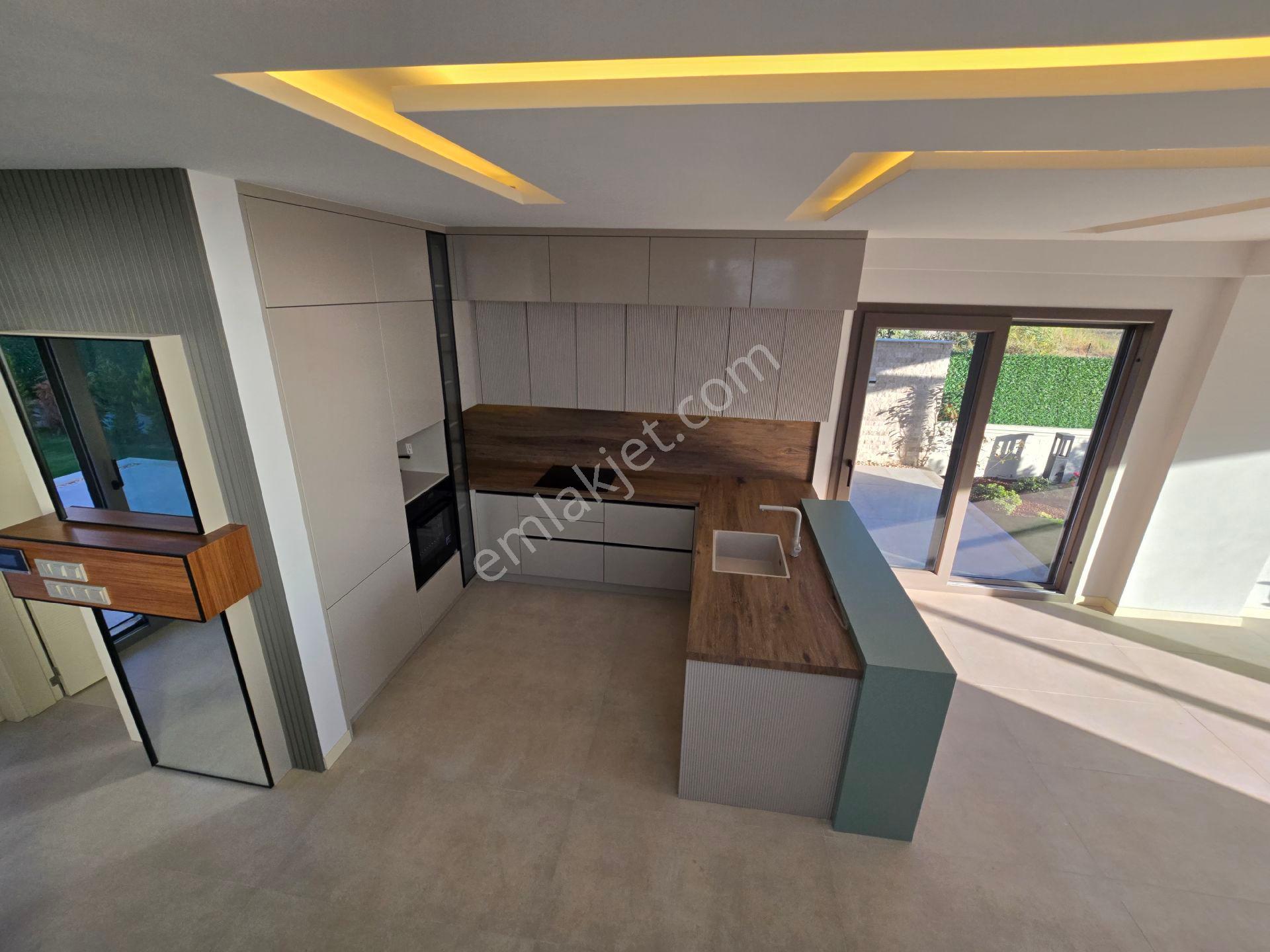 Kuşadası Davutlarda Tek Müstakil Bağımsız Özel Havuzlu 3+1 165m2 Lux Villa - Görsel 7