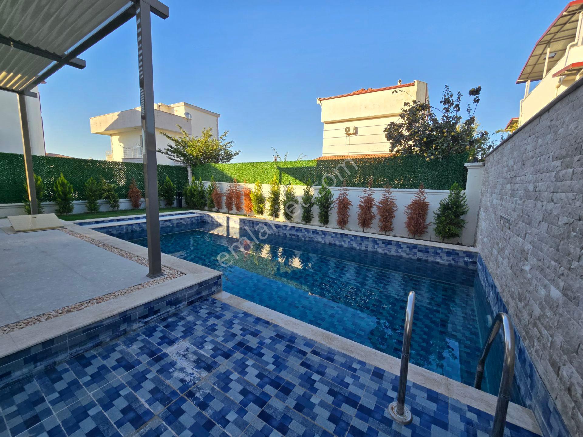 Kuşadası Davutlarda Tek Müstakil Bağımsız Özel Havuzlu 3+1 165m2 Lux Villa - Görsel 3