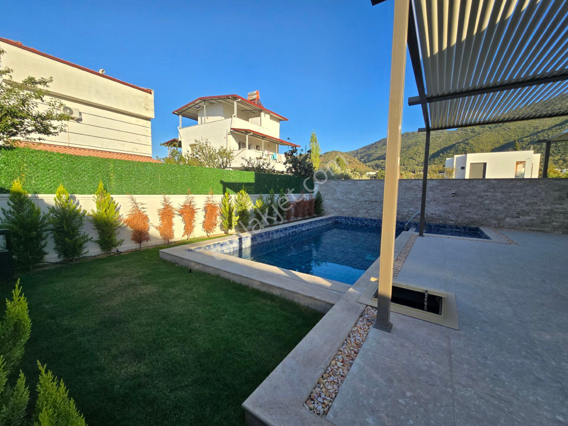 Kuşadası Davutlarda Tek Müstakil Bağımsız Özel Havuzlu 3+1 165m2 Lux Villa - Görsel 23
