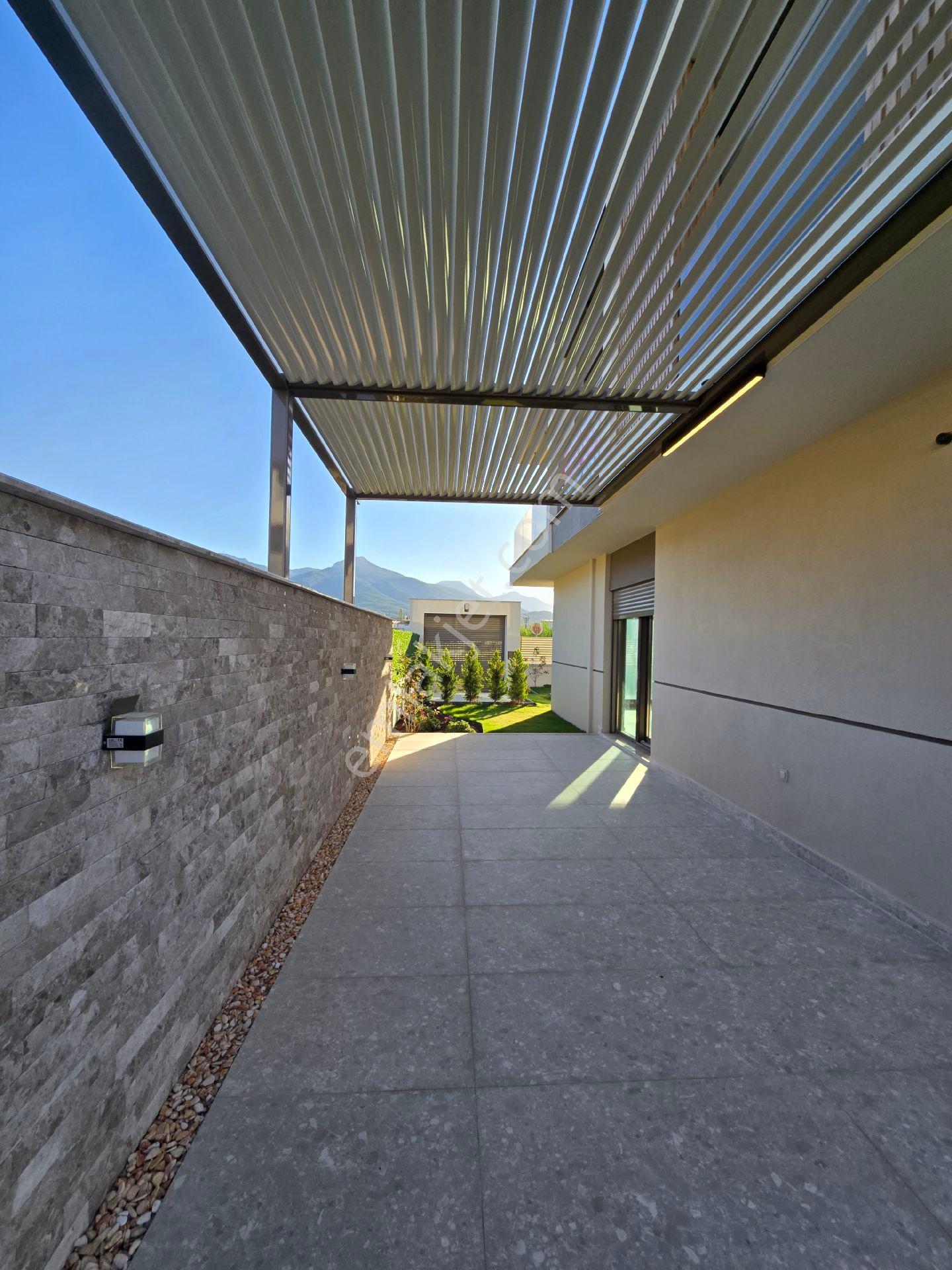 Kuşadası Davutlarda Tek Müstakil Bağımsız Özel Havuzlu 3+1 165m2 Lux Villa - Görsel 22