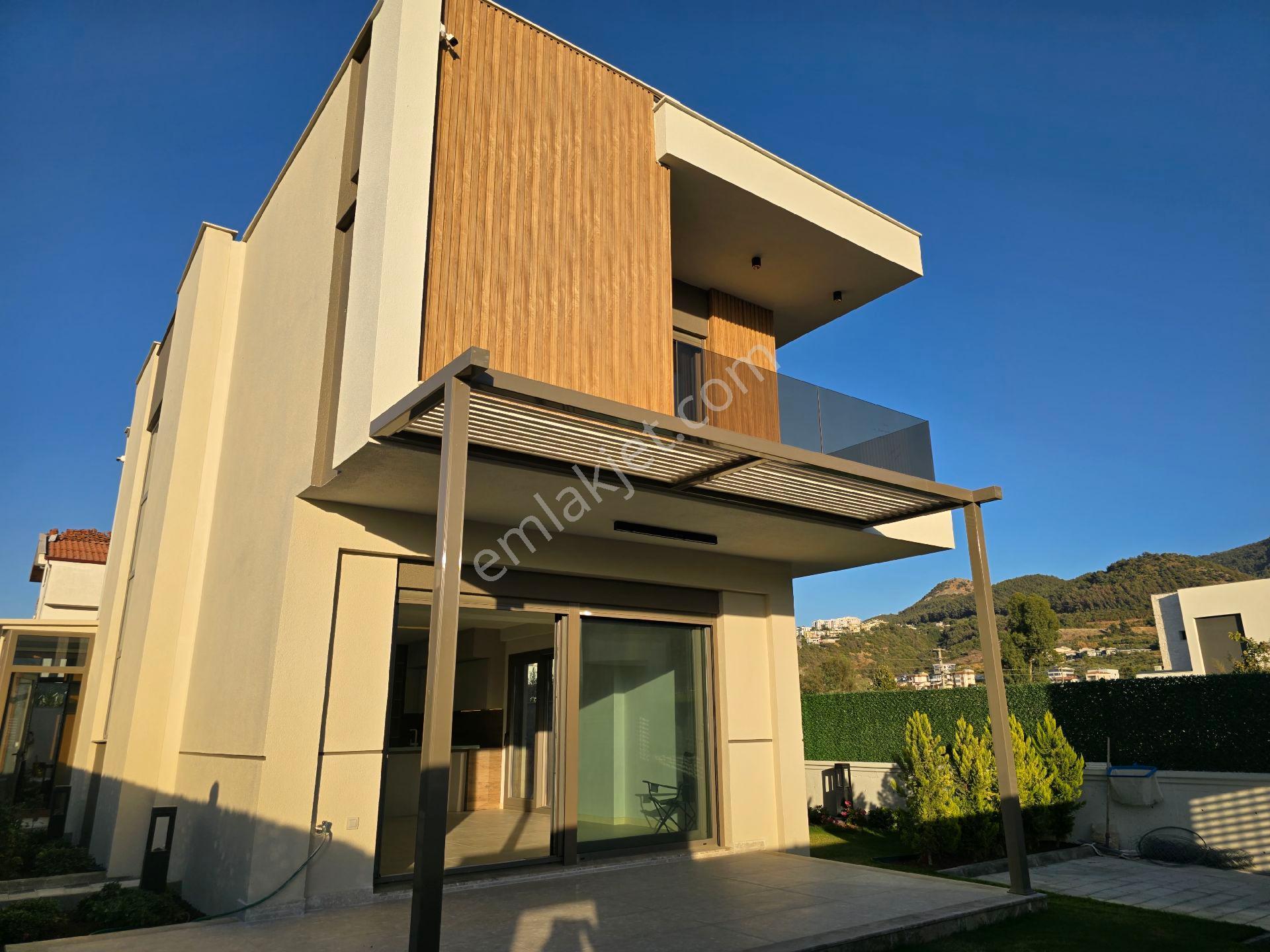 Kuşadası Davutlarda Tek Müstakil Bağımsız Özel Havuzlu 3+1 165m2 Lux Villa - Görsel 2