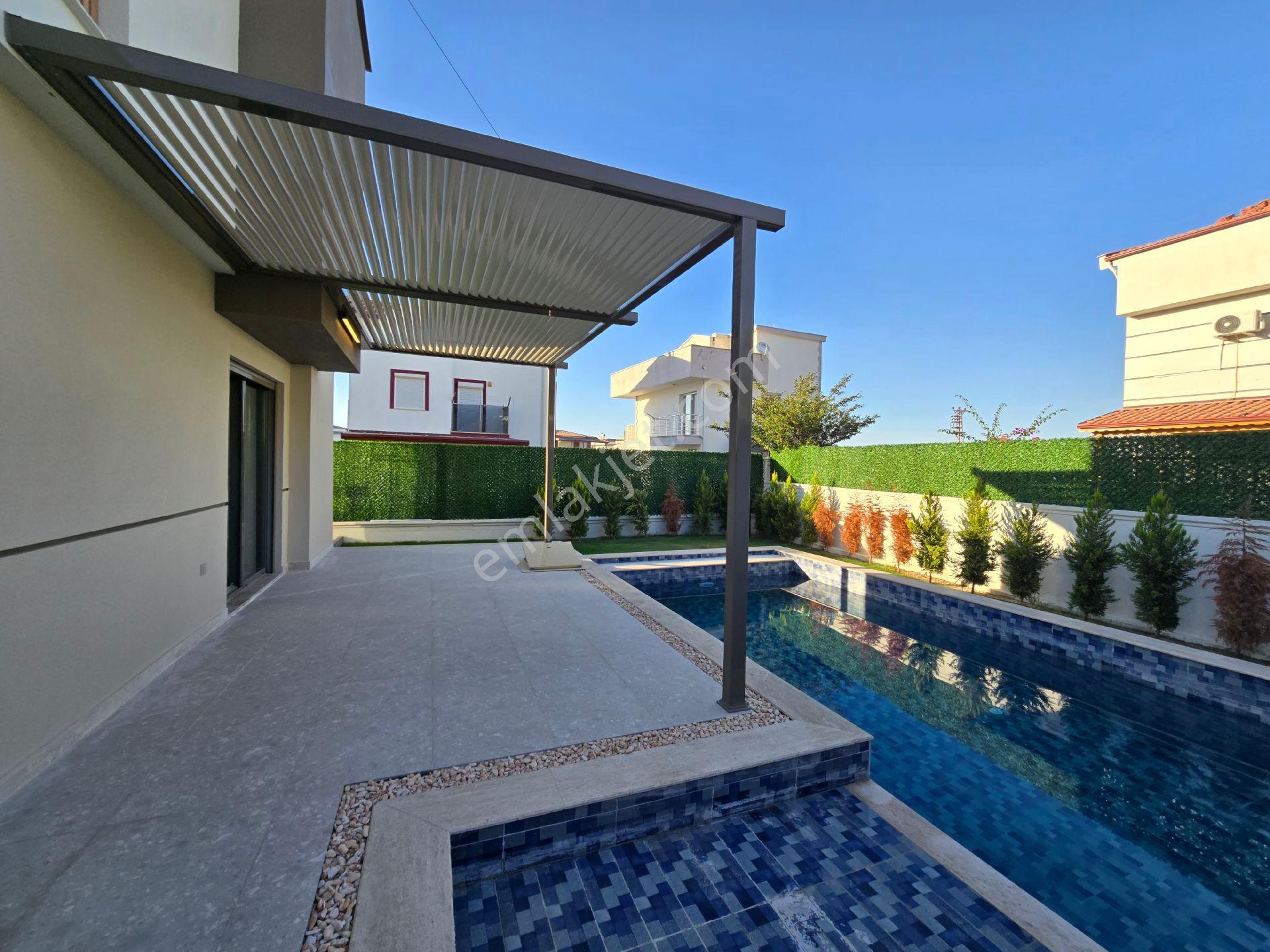 Kuşadası Davutlarda Tek Müstakil Bağımsız Özel Havuzlu 3+1 165m2 Lux Villa - Görsel 15