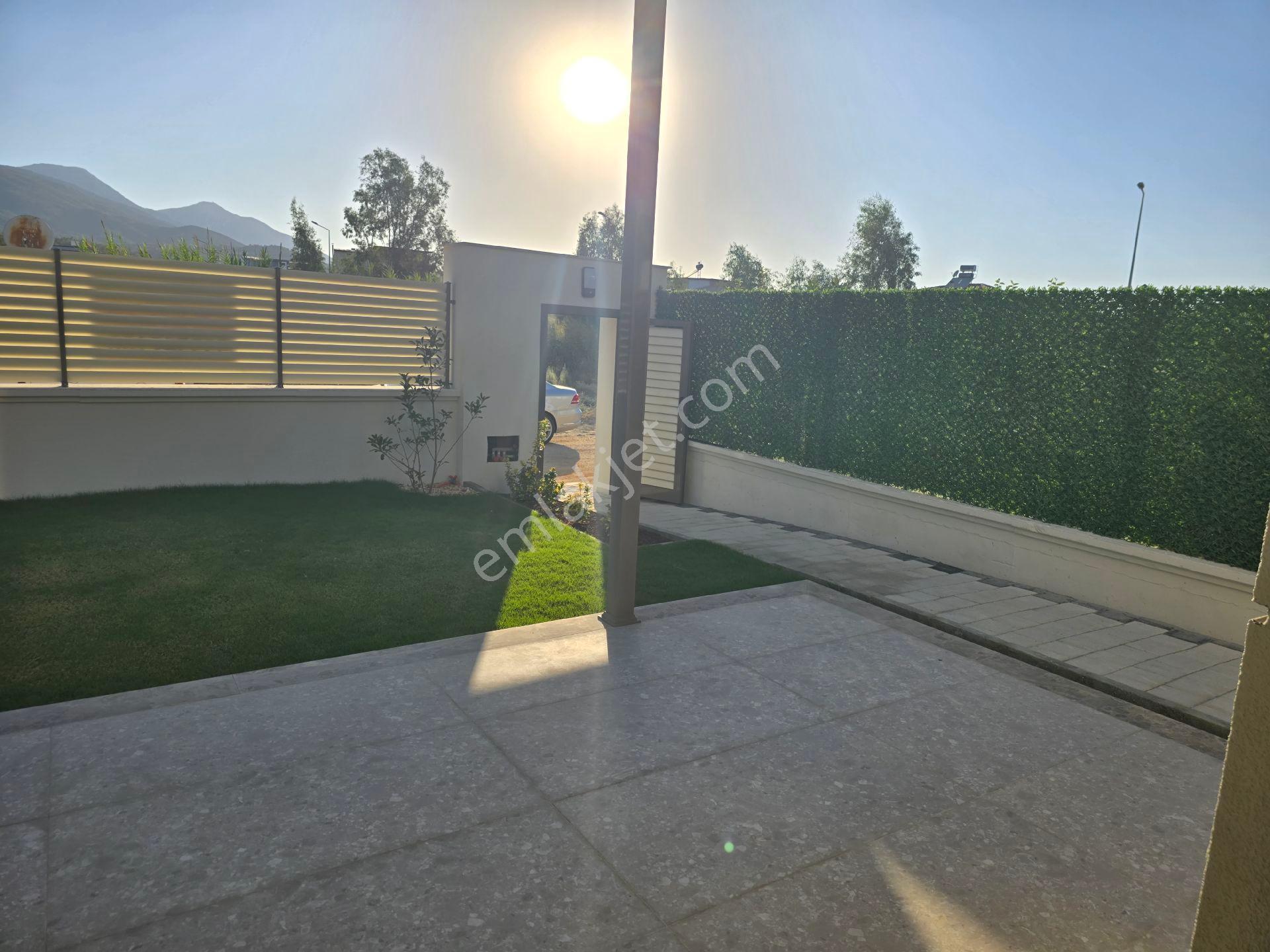 Kuşadası Davutlarda Tek Müstakil Bağımsız Özel Havuzlu 3+1 165m2 Lux Villa - Görsel 17
