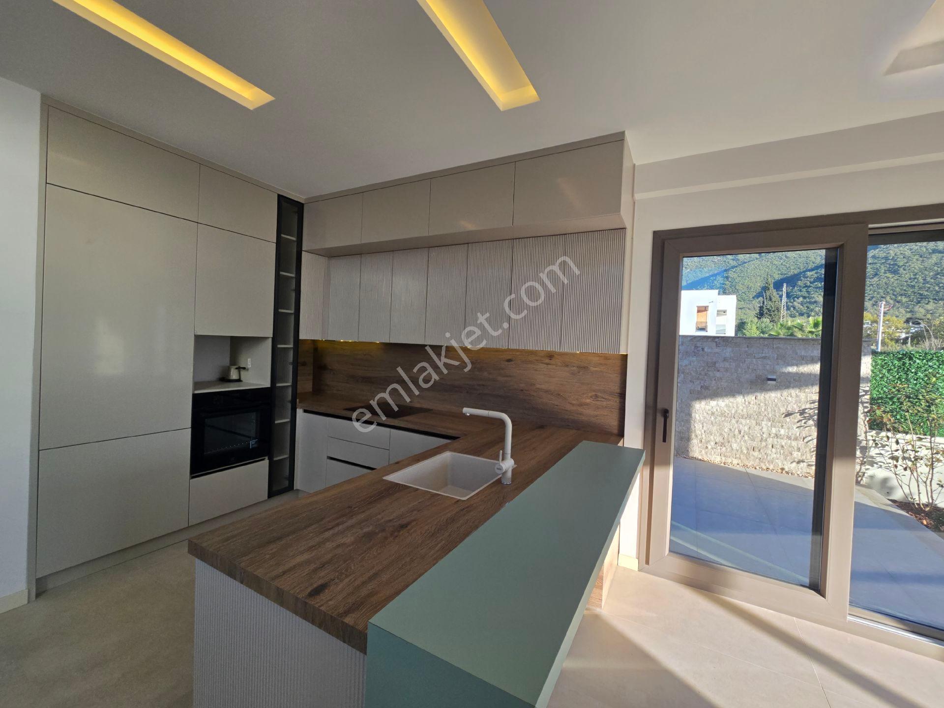 Kuşadası Davutlarda Tek Müstakil Bağımsız Özel Havuzlu 3+1 165m2 Lux Villa - Görsel 5