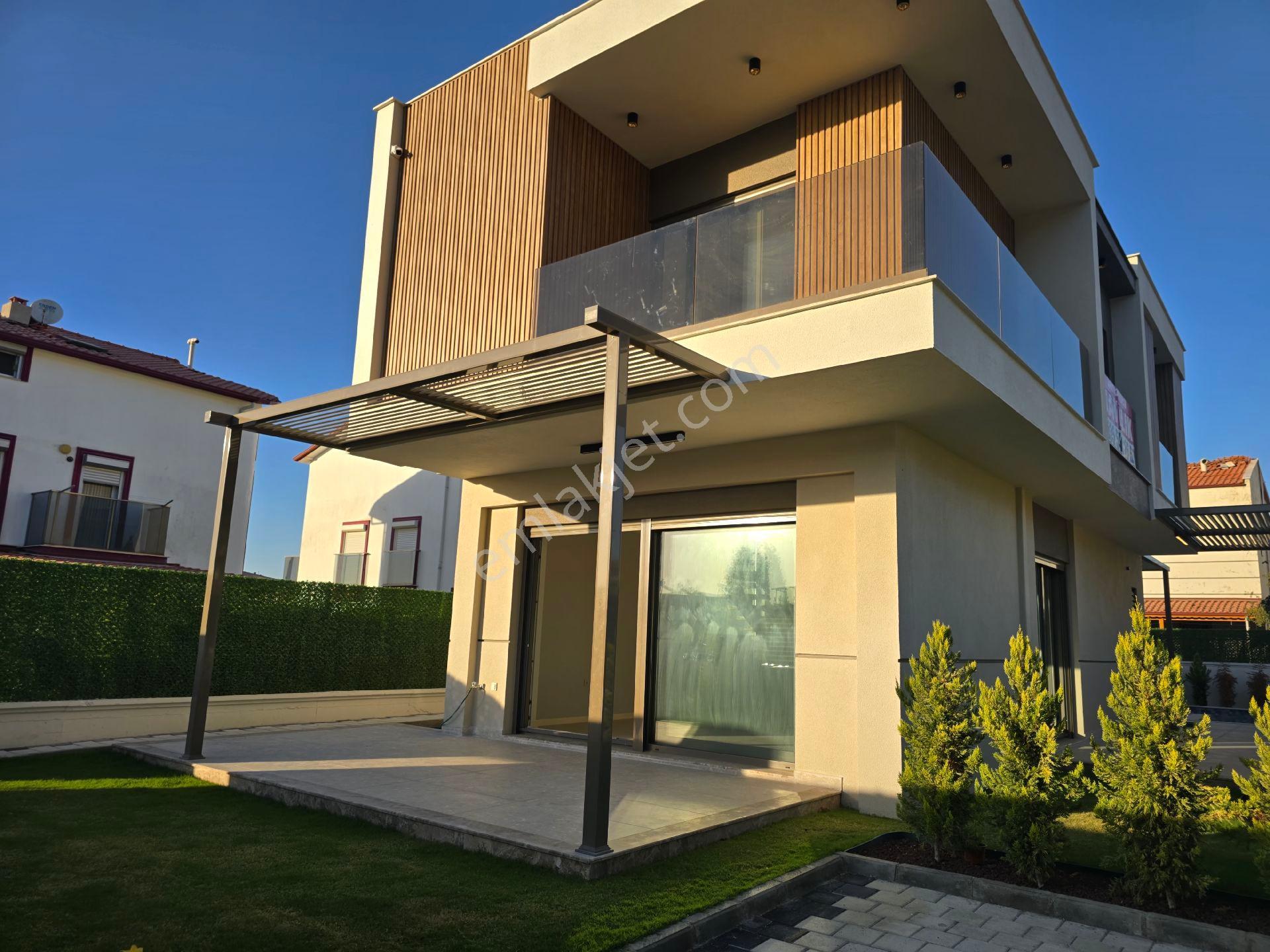 Kuşadası Davutlarda Tek Müstakil Bağımsız Özel Havuzlu 3+1 165m2 Lux Villa - Görsel 33