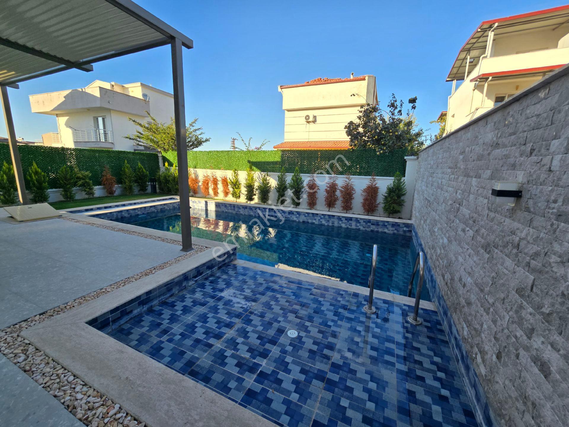 Kuşadası Davutlarda Tek Müstakil Bağımsız Özel Havuzlu 3+1 165m2 Lux Villa - Görsel 24