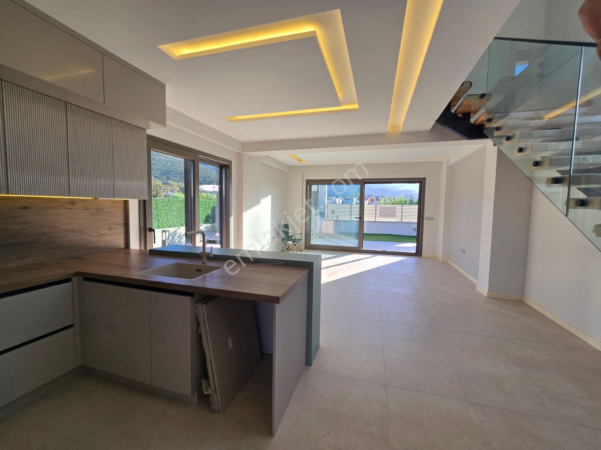 Kuşadası Davutlarda Tek Müstakil Bağımsız Özel Havuzlu 3+1 165m2 Lux Villa - Görsel 6