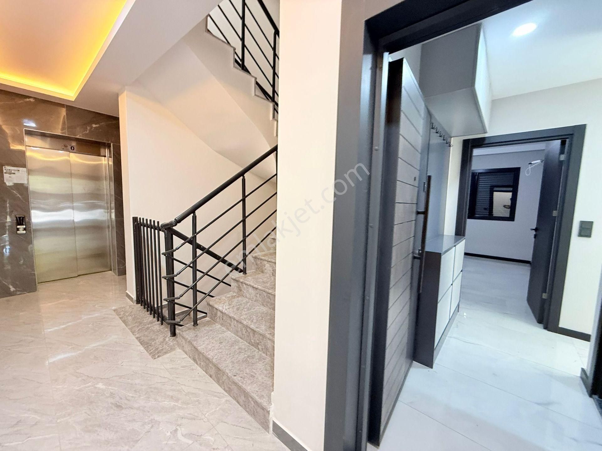 Kuşadasında Satılık-merkezı Konumlu-güvenlık-havuz-bahçe-otopark-yerden Isıtma-lüx-1+1-akıllı Ev - Görsel 29