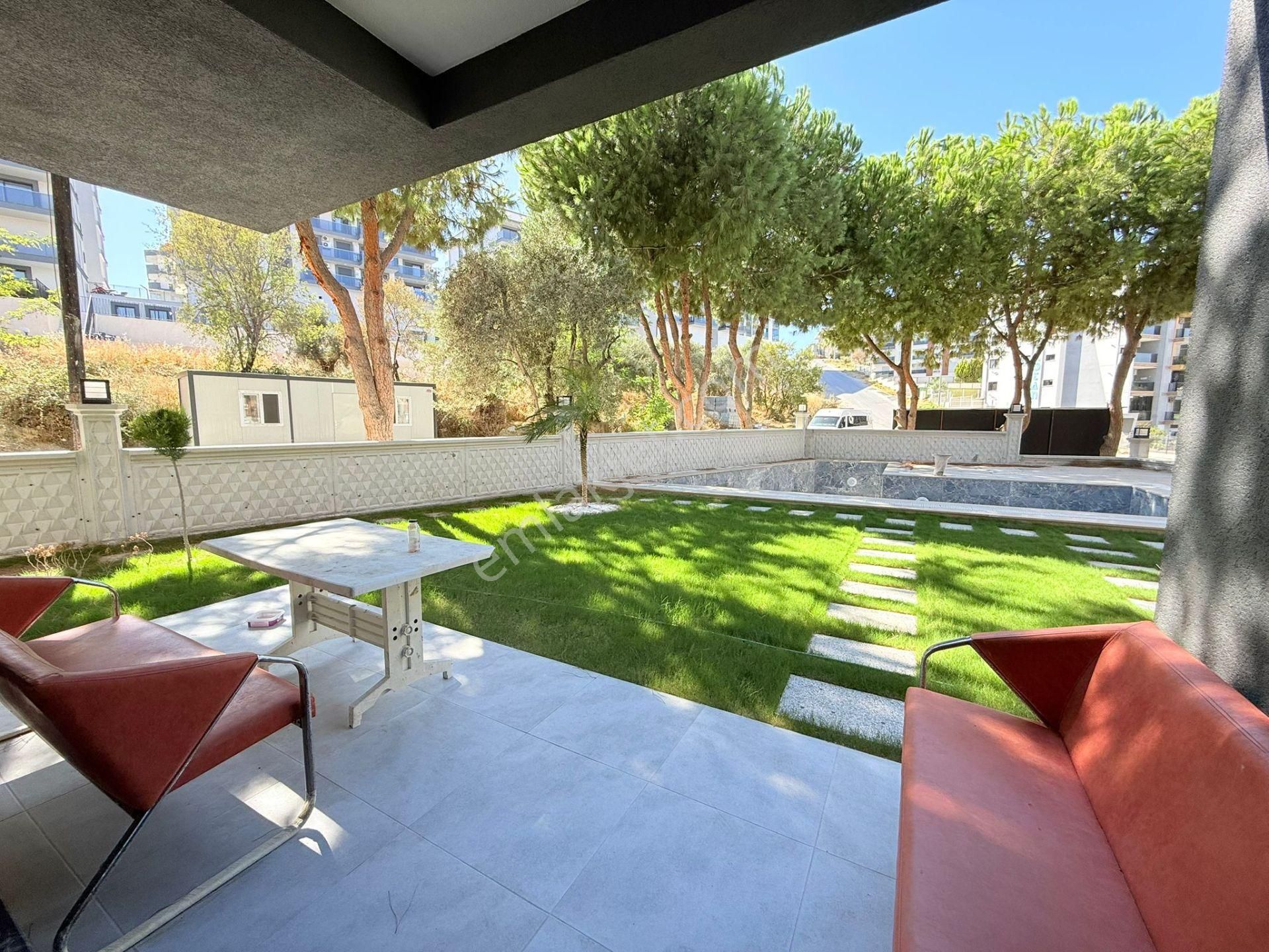 Kuşadasında Satılık-merkezı Konumlu-güvenlık-havuz-bahçe-otopark-yerden Isıtma-lüx-1+1-akıllı Ev - Görsel 4