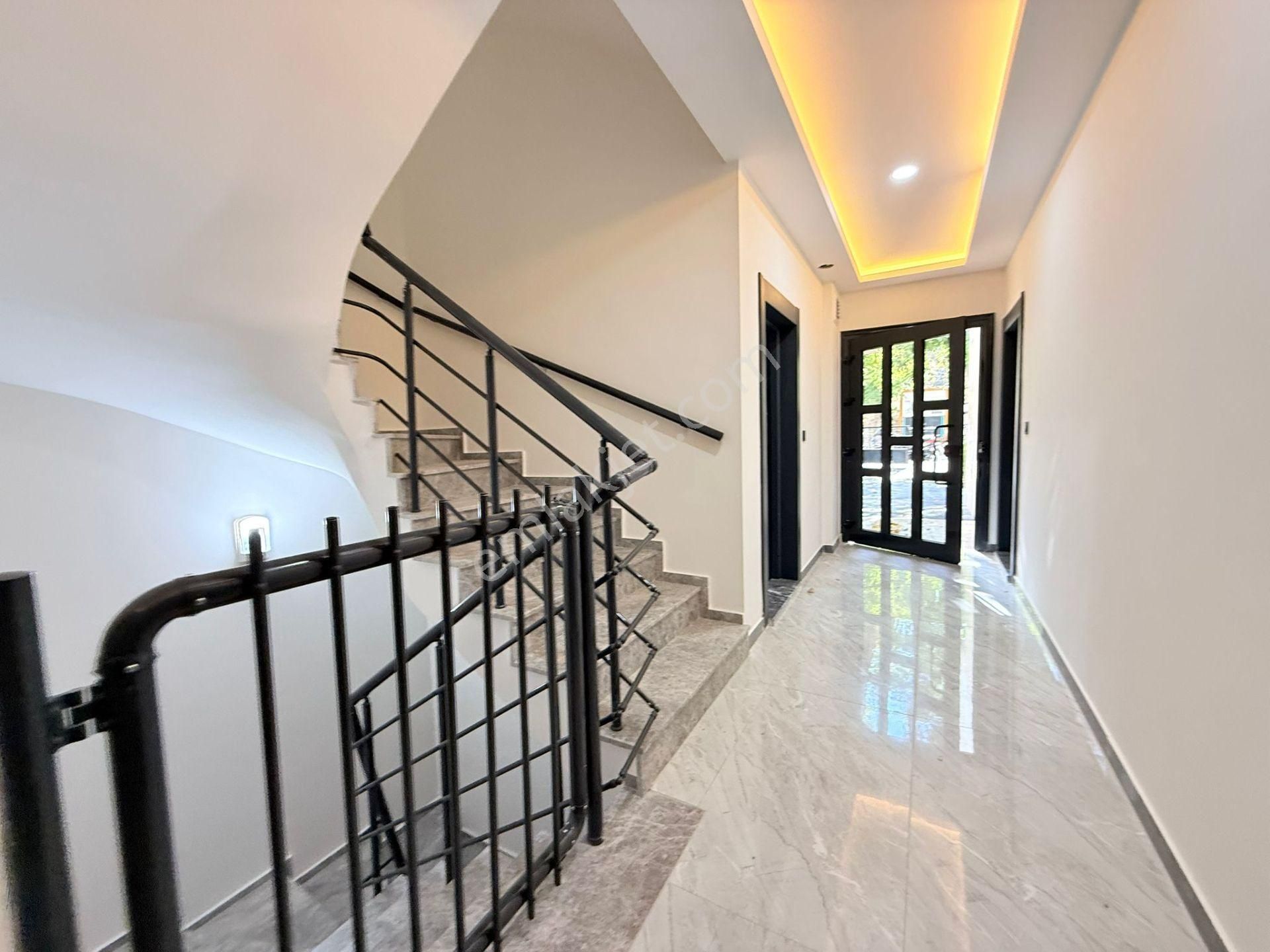 Kuşadasında Satılık-merkezı Konumlu-güvenlık-havuz-bahçe-otopark-yerden Isıtma-lüx-1+1-akıllı Ev - Görsel 35