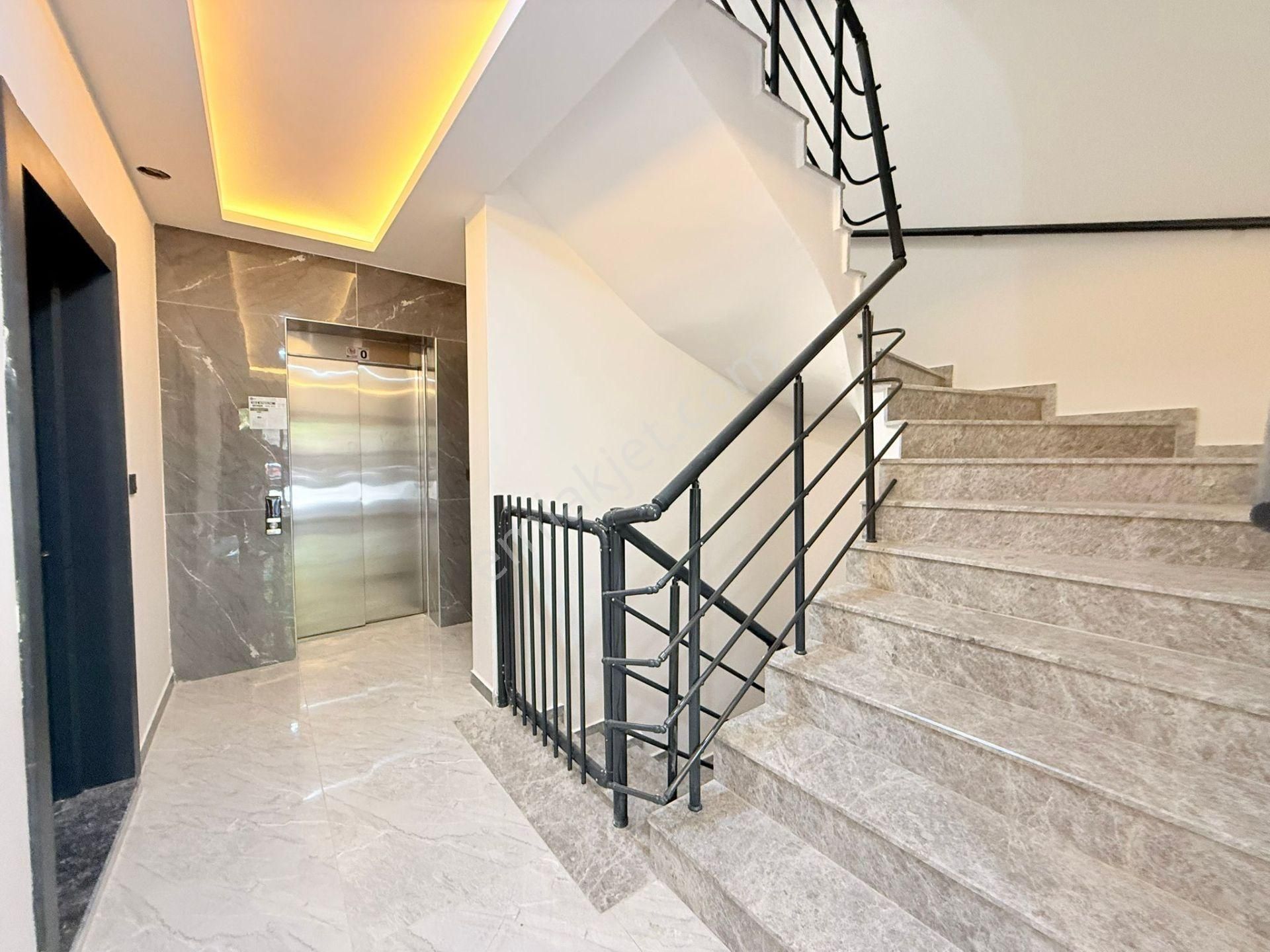 Kuşadasında Satılık-merkezı Konumlu-güvenlık-havuz-bahçe-otopark-yerden Isıtma-lüx-1+1-akıllı Ev - Görsel 30