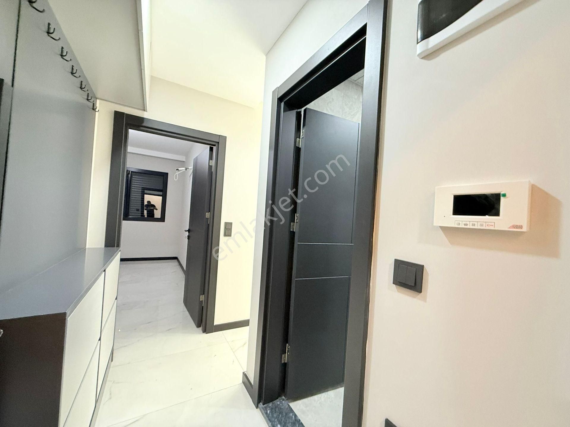 Kuşadasında Satılık-merkezı Konumlu-güvenlık-havuz-bahçe-otopark-yerden Isıtma-lüx-1+1-akıllı Ev - Görsel 34