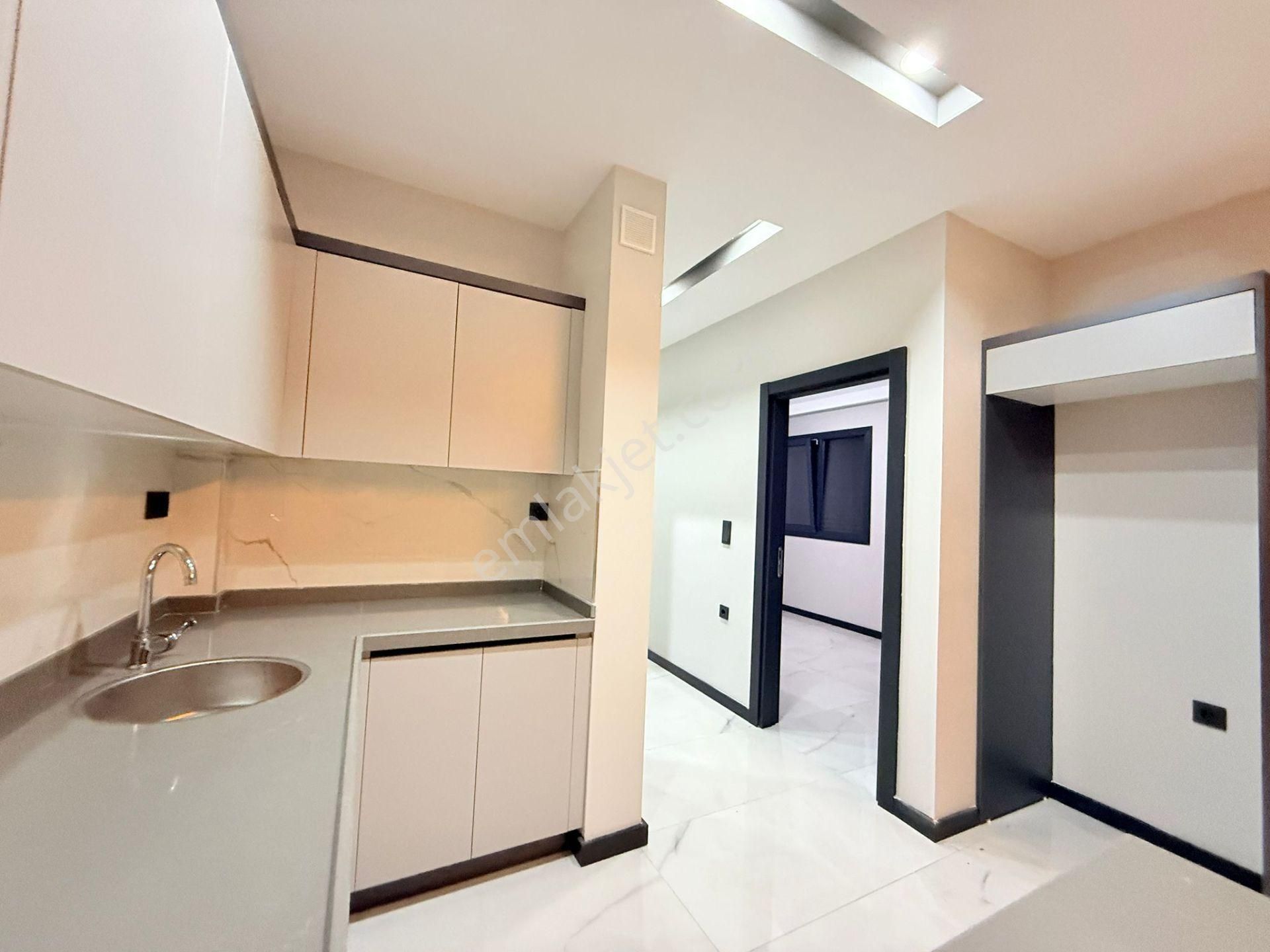 Kuşadasında Satılık-merkezı Konumlu-güvenlık-havuz-bahçe-otopark-yerden Isıtma-lüx-1+1-akıllı Ev - Görsel 14