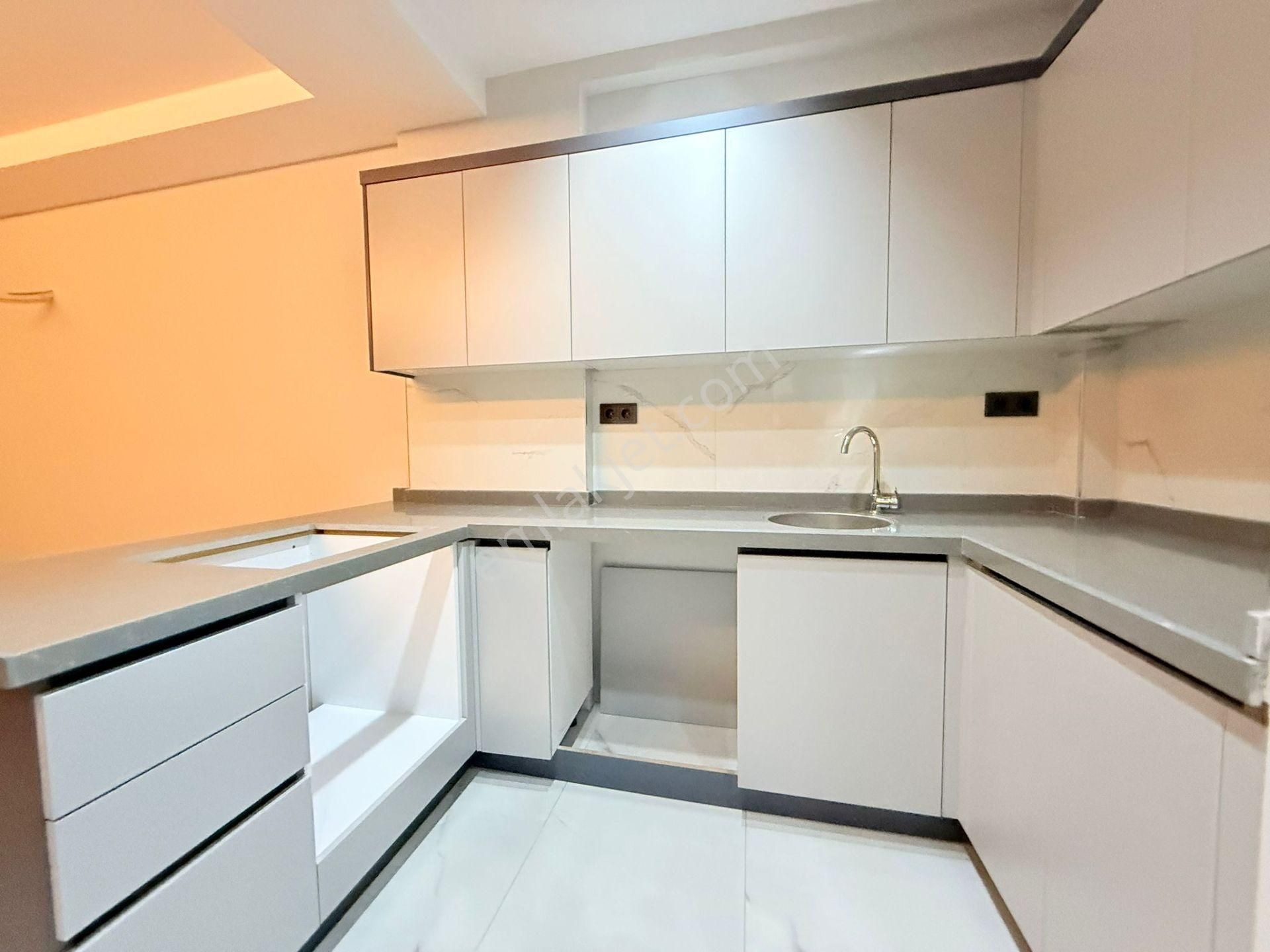 Kuşadasında Satılık-merkezı Konumlu-güvenlık-havuz-bahçe-otopark-yerden Isıtma-lüx-1+1-akıllı Ev - Görsel 24