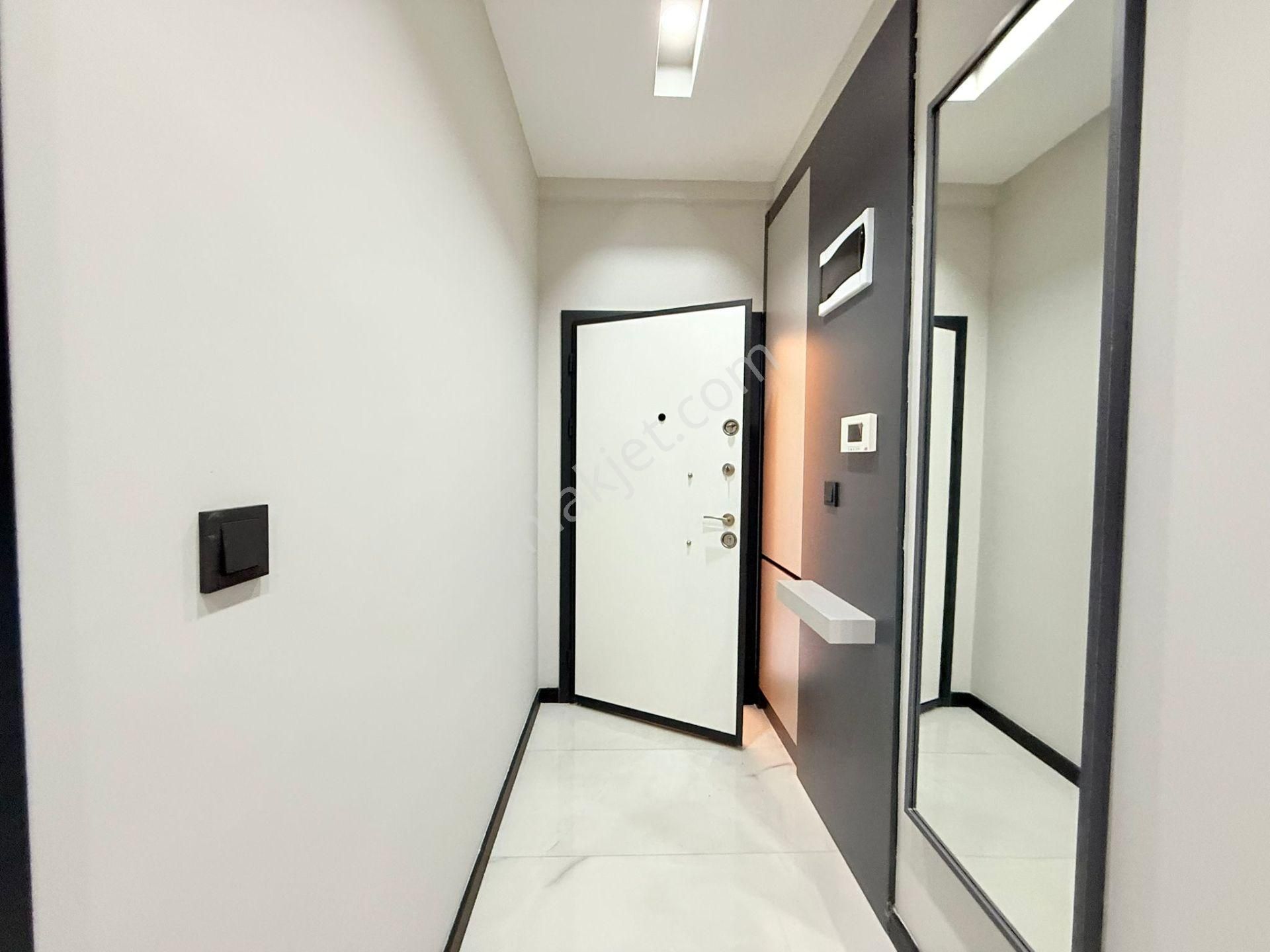 Kuşadasında Satılık-merkezı Konumlu-güvenlık-havuz-bahçe-otopark-yerden Isıtma-lüx-1+1-akıllı Ev - Görsel 17