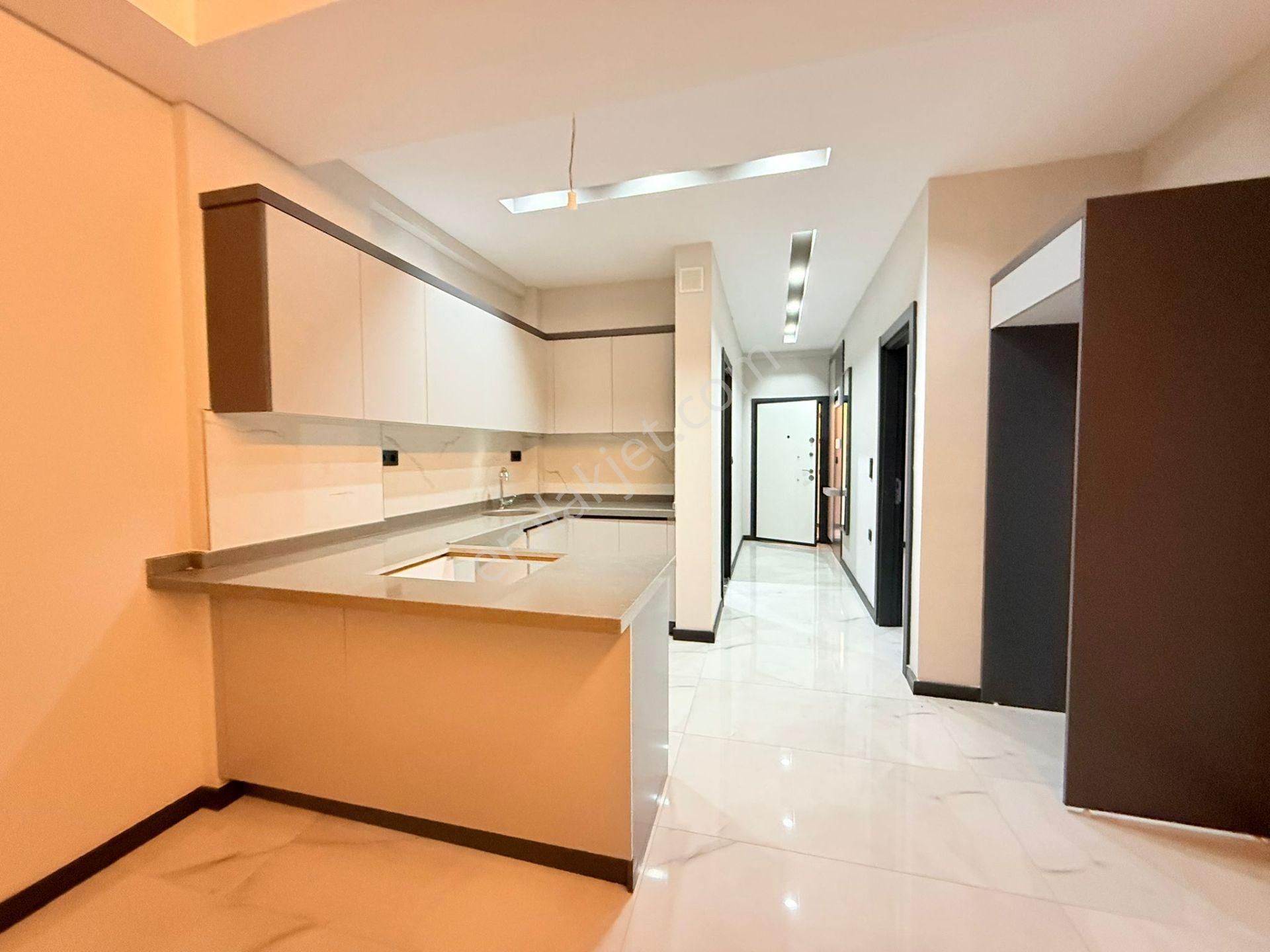 Kuşadasında Satılık-merkezı Konumlu-güvenlık-havuz-bahçe-otopark-yerden Isıtma-lüx-1+1-akıllı Ev - Görsel 9