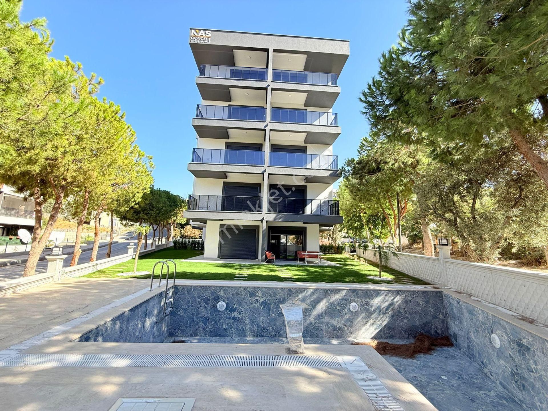 Kuşadasında Satılık-merkezı Konumlu-güvenlık-havuz-bahçe-otopark-yerden Isıtma-lüx-1+1-akıllı Ev - Görsel 3