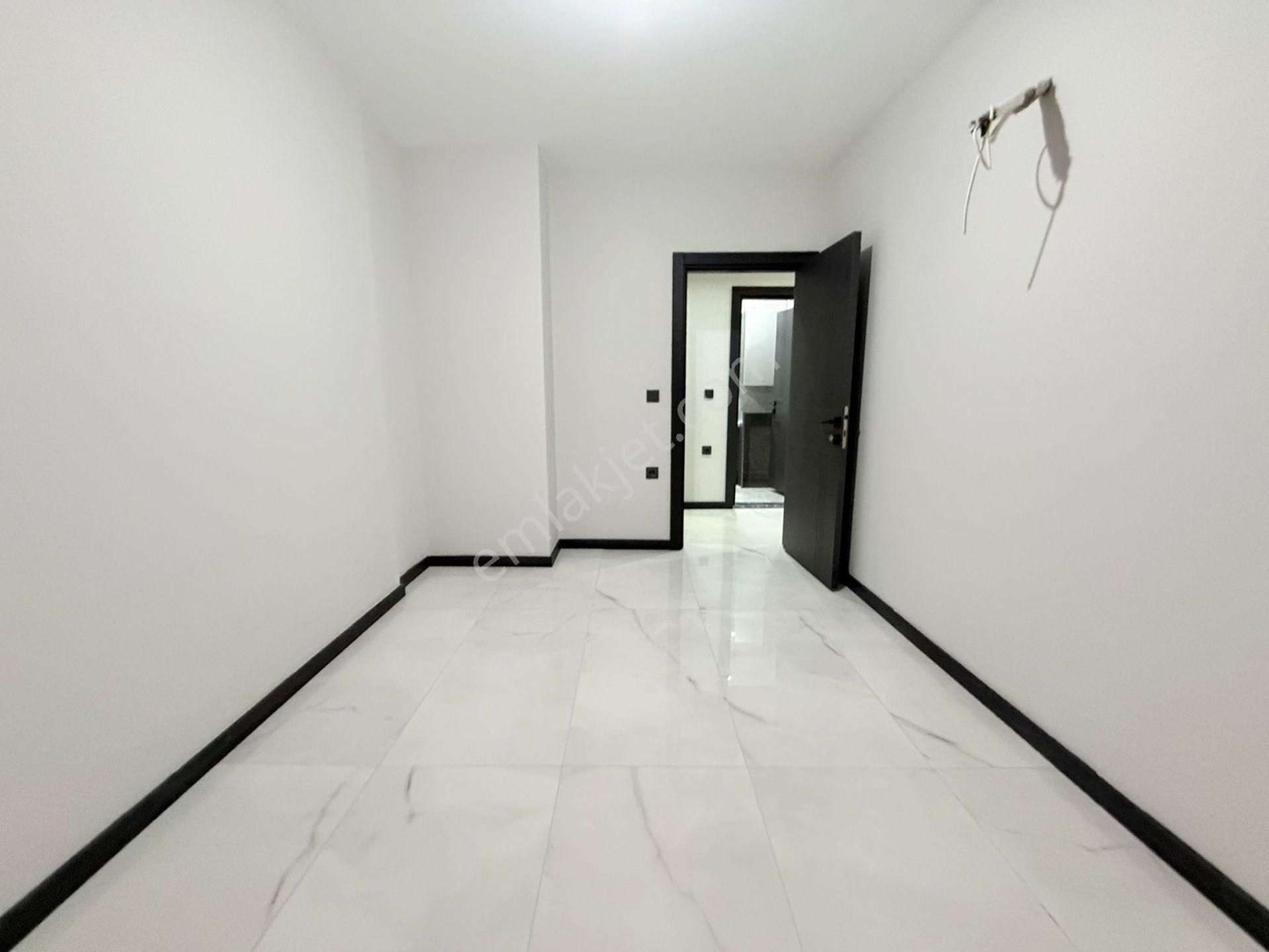 Kuşadasında Satılık-merkezı Konumlu-güvenlık-havuz-bahçe-otopark-yerden Isıtma-lüx-2+1-akıllı Ev - Görsel 24