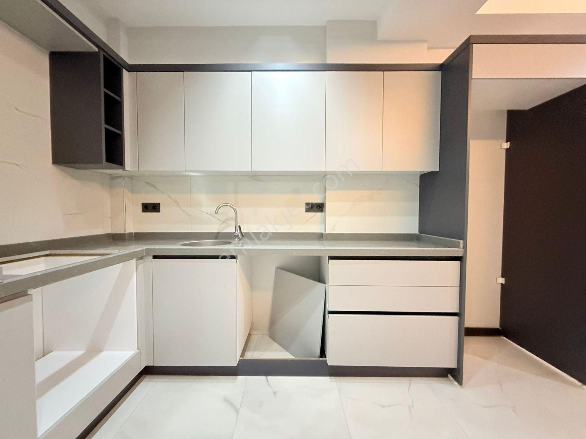 Kuşadasında Satılık-merkezı Konumlu-güvenlık-havuz-bahçe-otopark-yerden Isıtma-lüx-2+1-akıllı Ev - Görsel 12