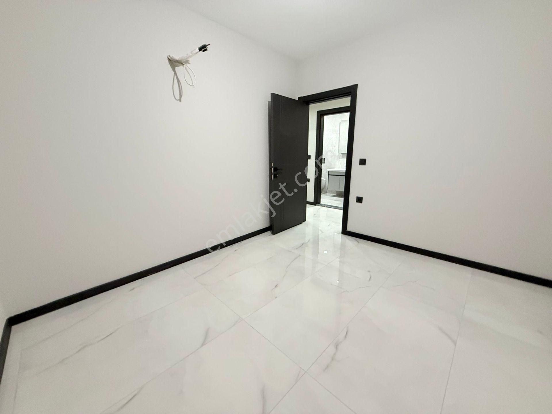 Kuşadasında Satılık-merkezı Konumlu-güvenlık-havuz-bahçe-otopark-yerden Isıtma-lüx-2+1-akıllı Ev - Görsel 16