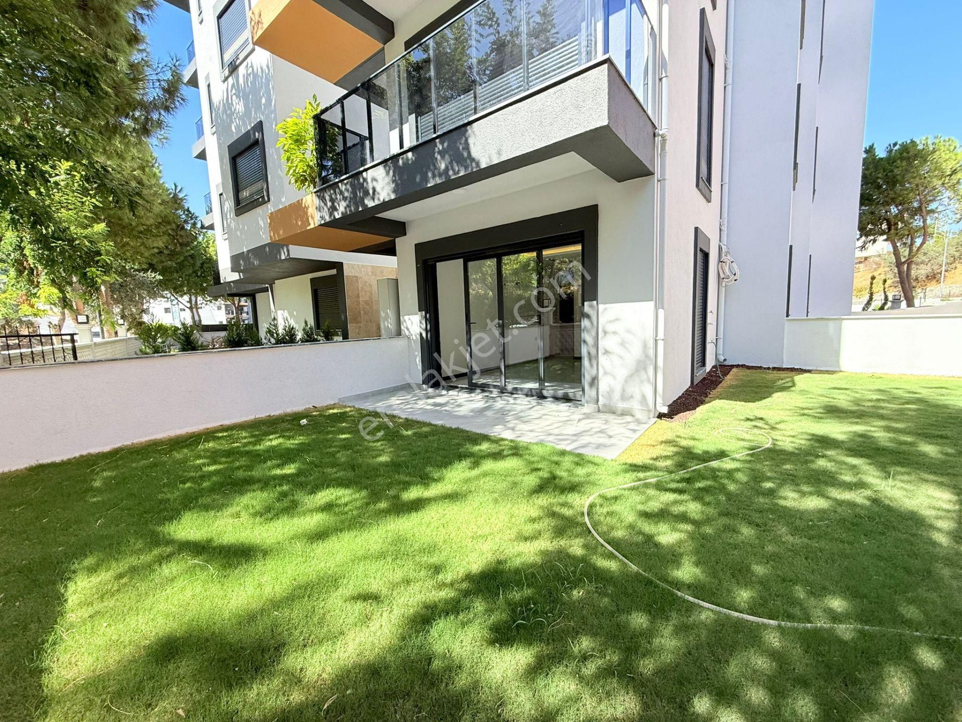 Kuşadasında Satılık-merkezı Konumlu-güvenlık-havuz-bahçe-otopark-yerden Isıtma-lüx-2+1-akıllı Ev - Görsel 4