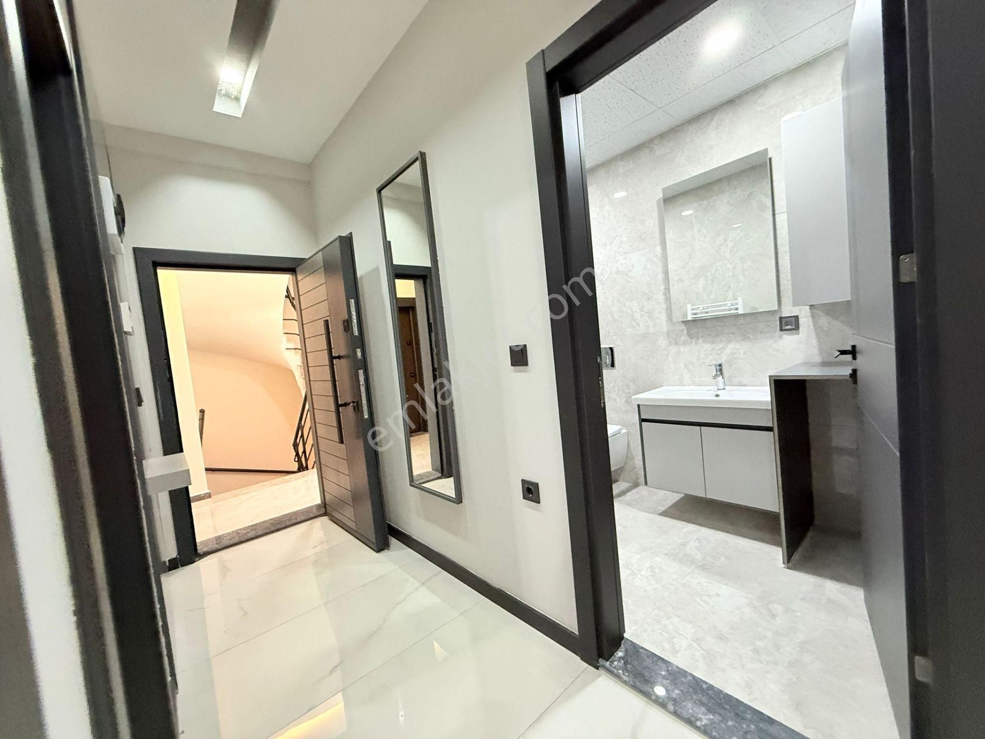 Kuşadasında Satılık-merkezı Konumlu-güvenlık-havuz-bahçe-otopark-yerden Isıtma-lüx-2+1-akıllı Ev - Görsel 14