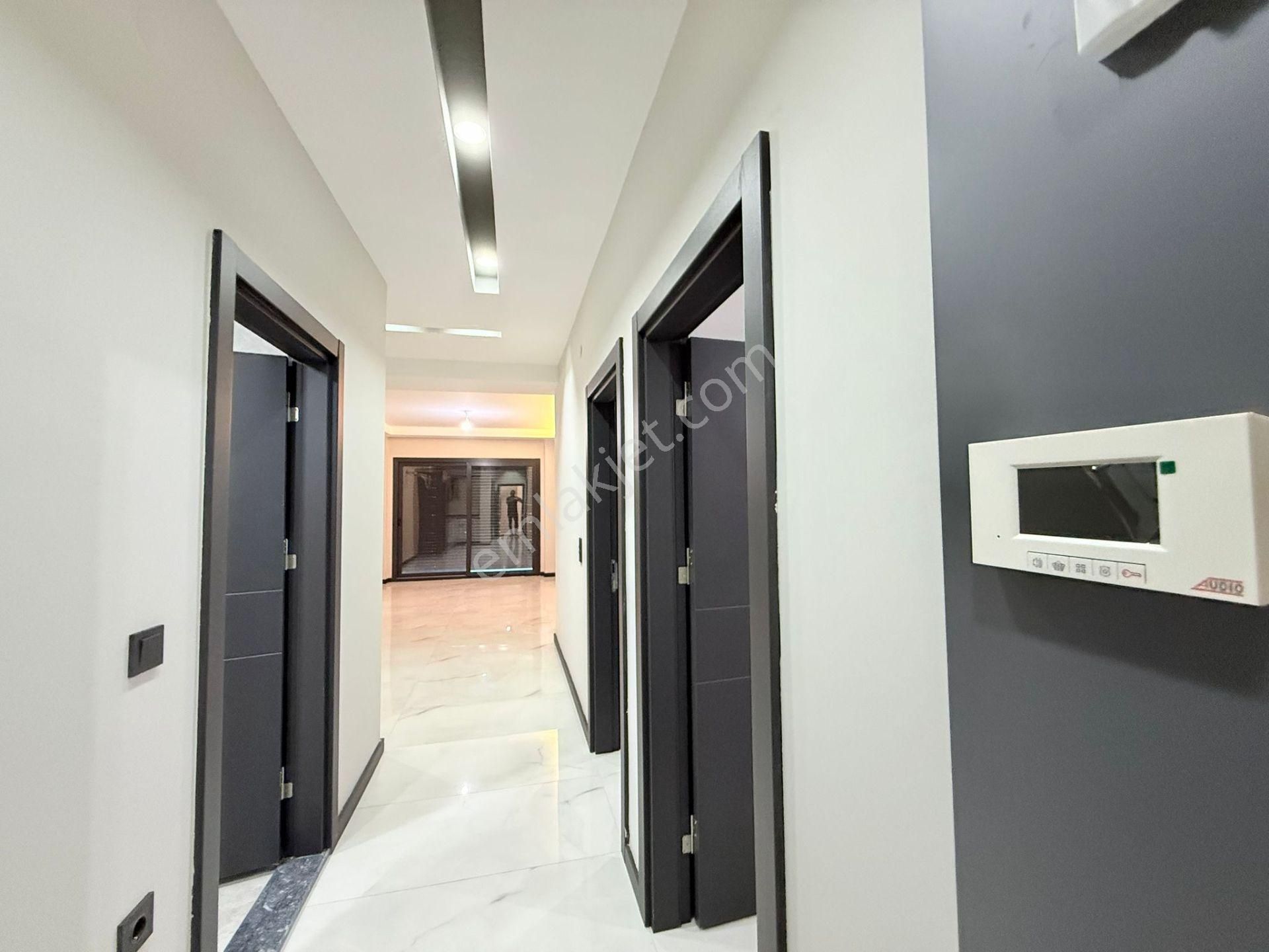 Kuşadasında Satılık-merkezı Konumlu-güvenlık-havuz-bahçe-otopark-yerden Isıtma-lüx-2+1-akıllı Ev - Görsel 22