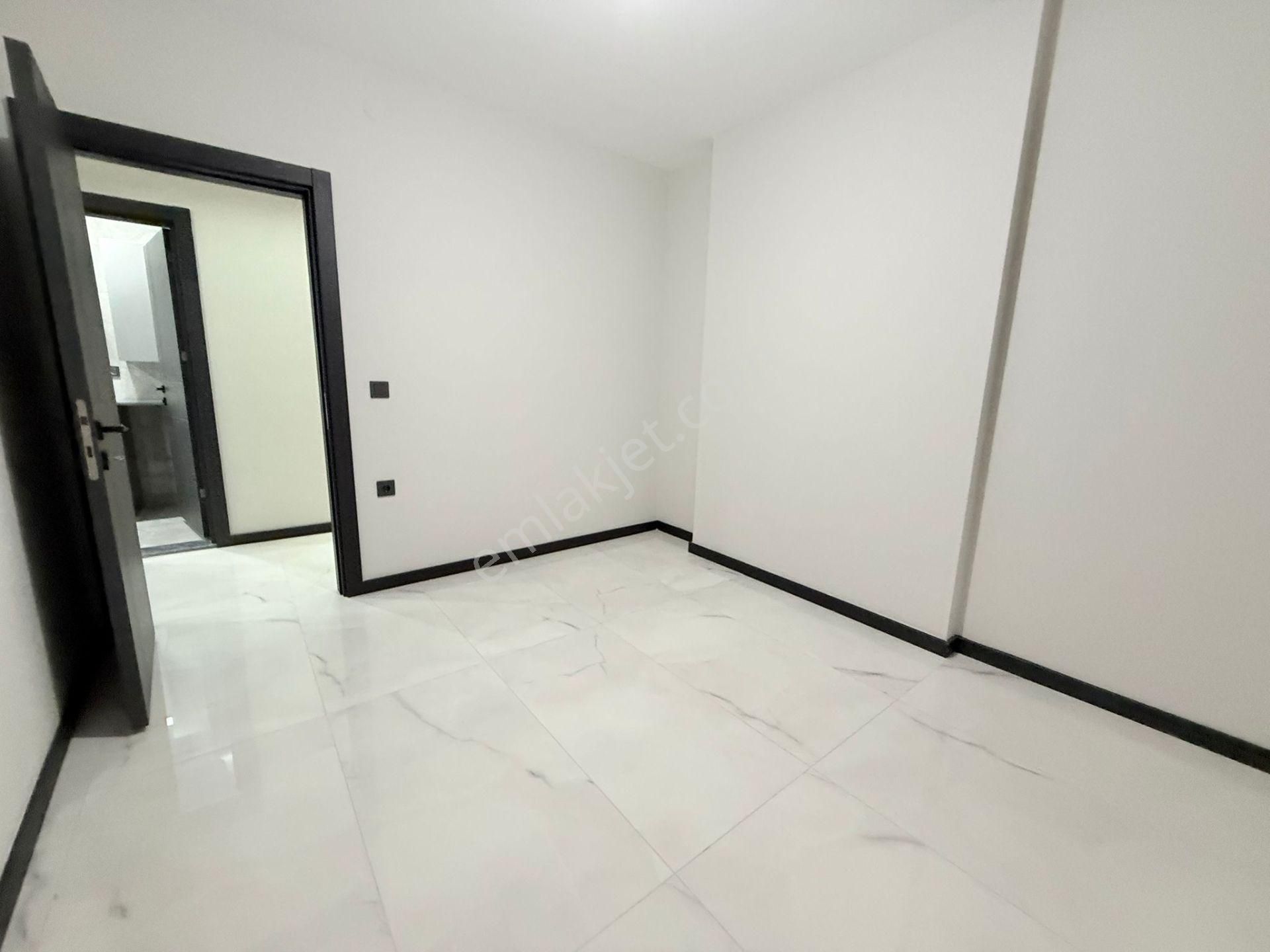 Kuşadasında Satılık-merkezı Konumlu-güvenlık-havuz-bahçe-otopark-yerden Isıtma-lüx-2+1-akıllı Ev - Görsel 17